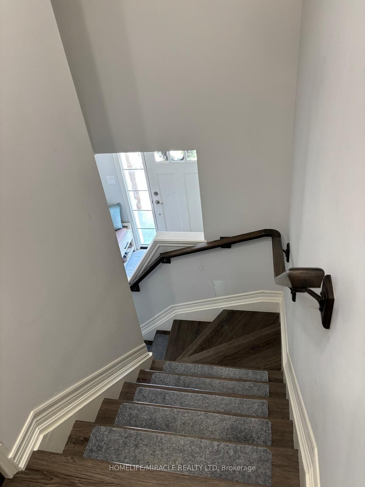 76 Haney Drive — photograph 4