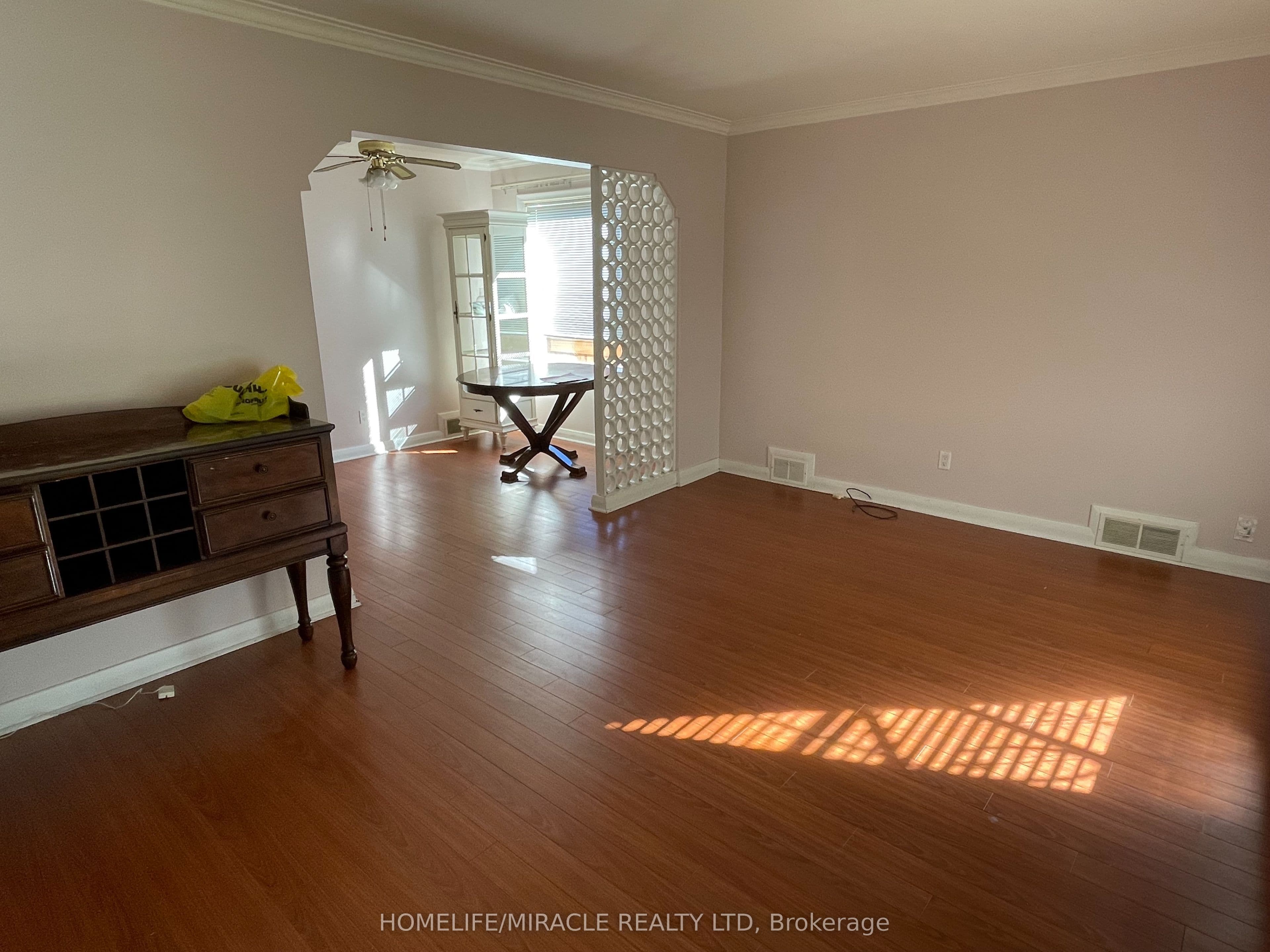 45 Martorino Drive #Main Floor — photograph 3