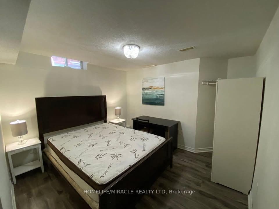 5237 Floral Hill Crescent — photograph 4