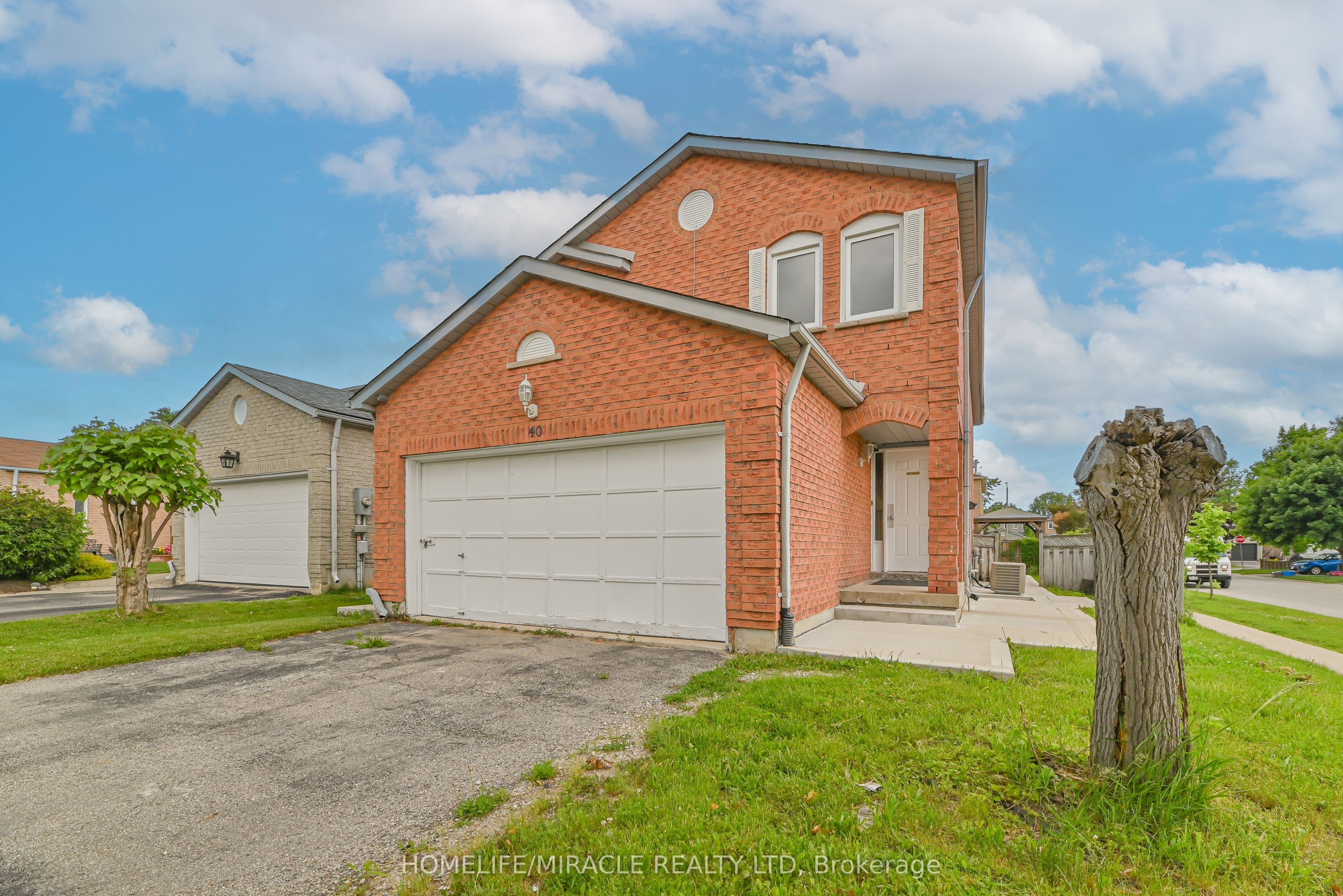 40 Blair Crescent — photograph 2