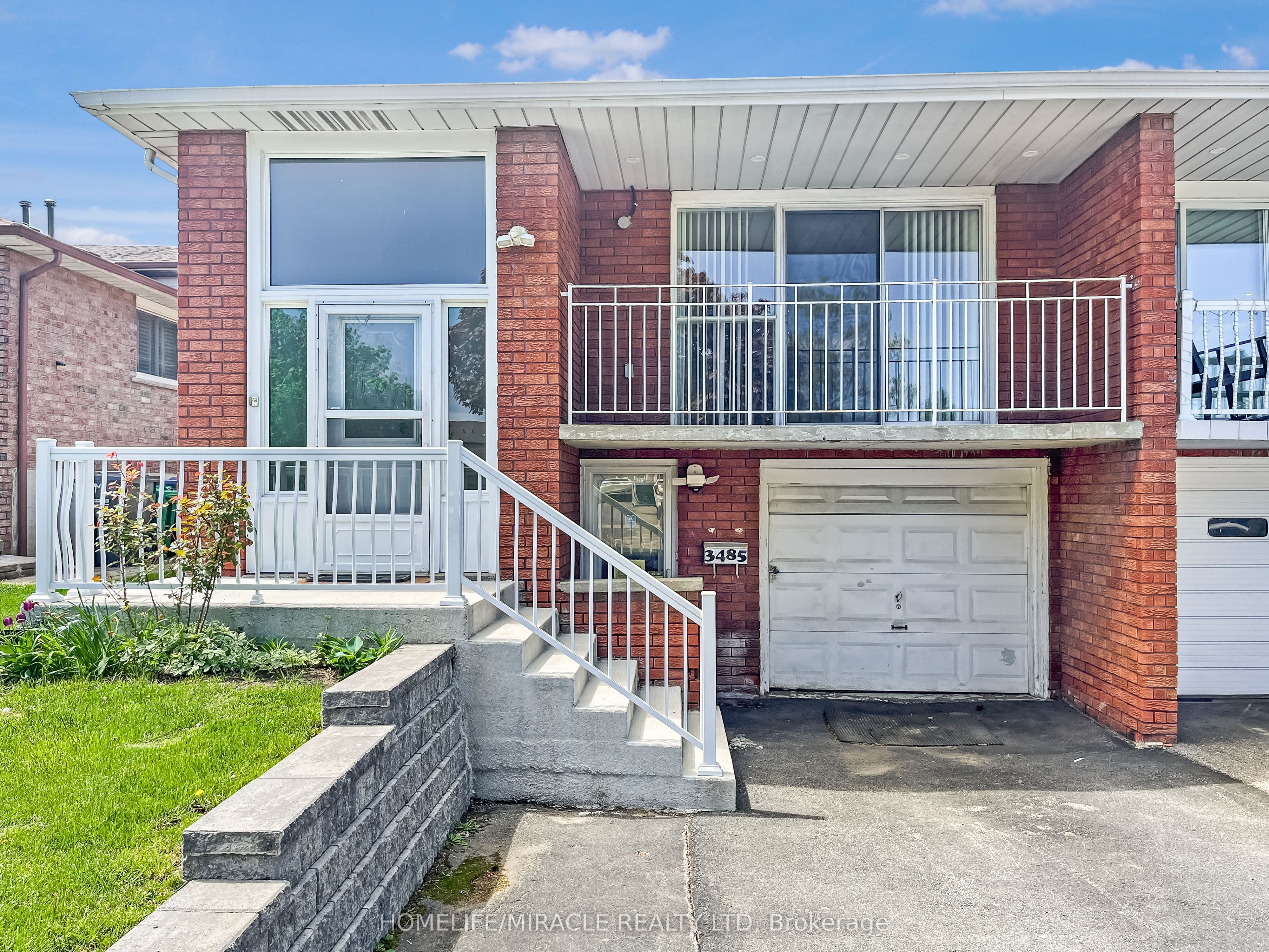 3485 Oakglade Crescent — photograph 3