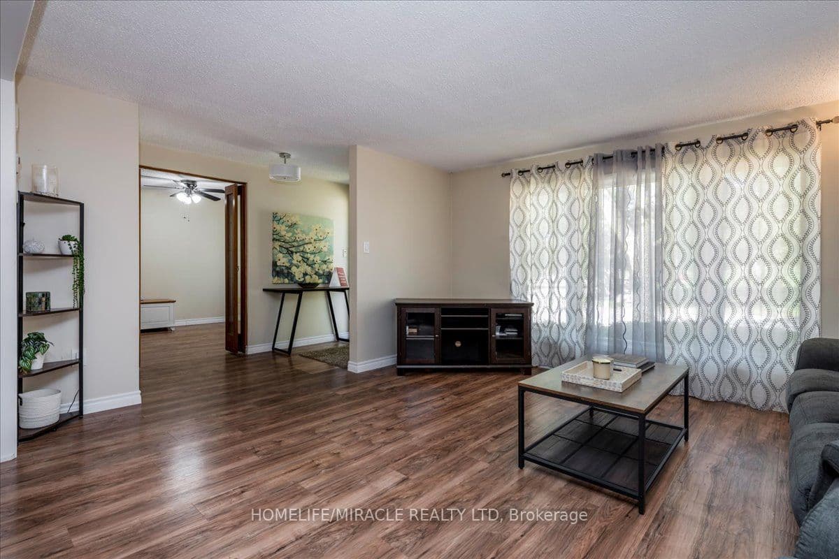 1 Tecumseth Pines Drive — photograph 5