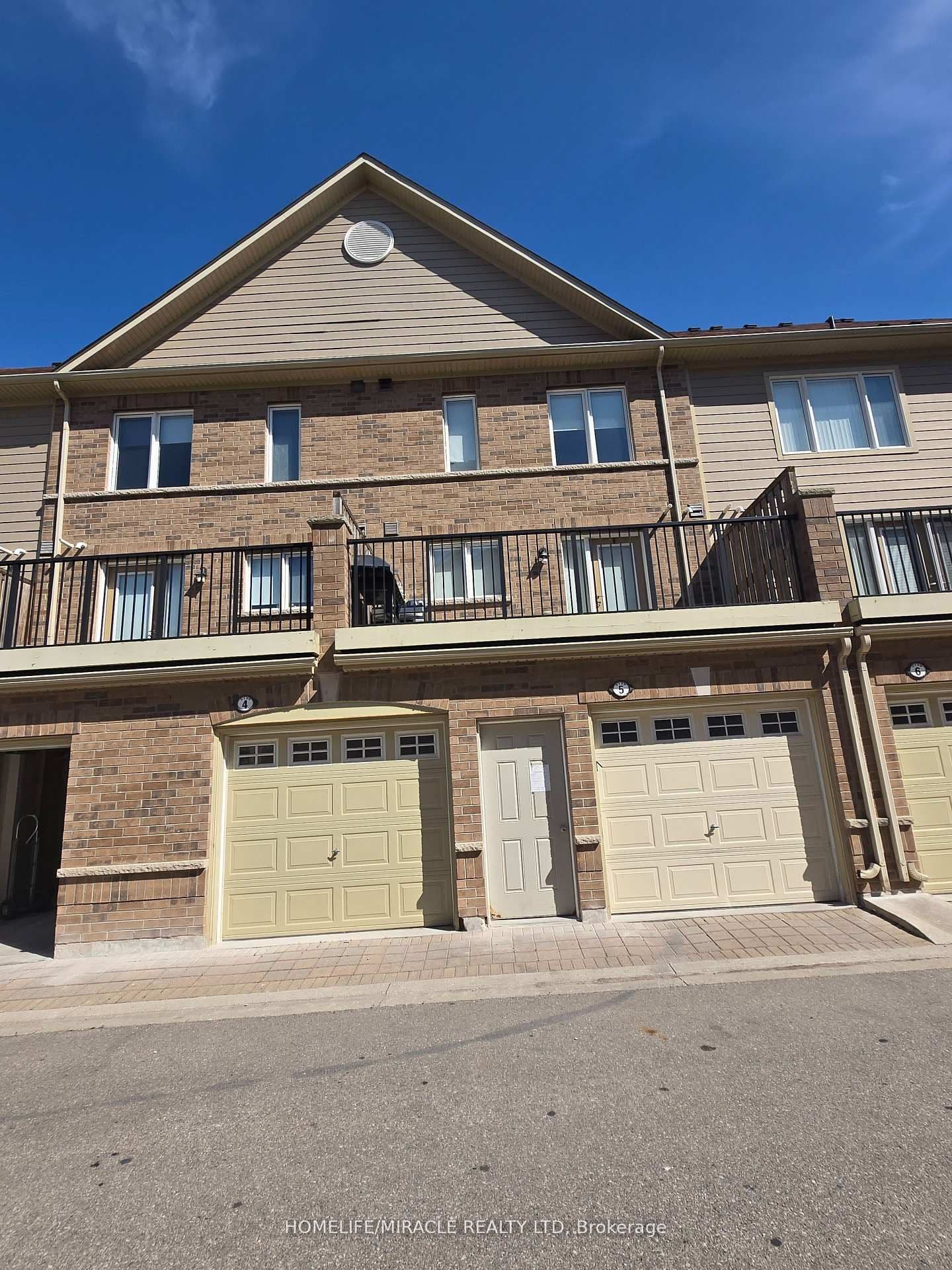 3120 Boxford Crescent #5 — photograph 2