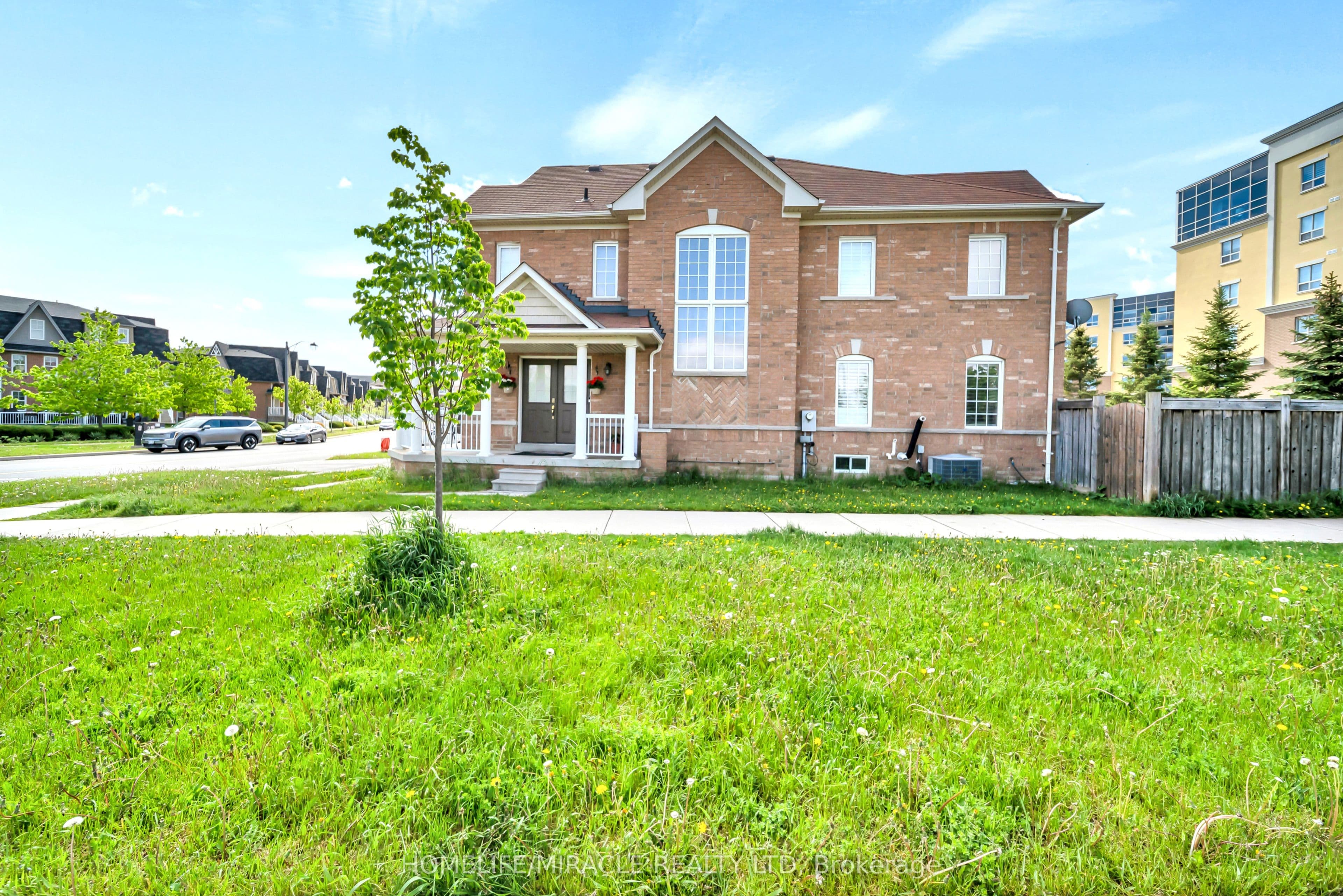 1439 Costigan Road — photograph 3
