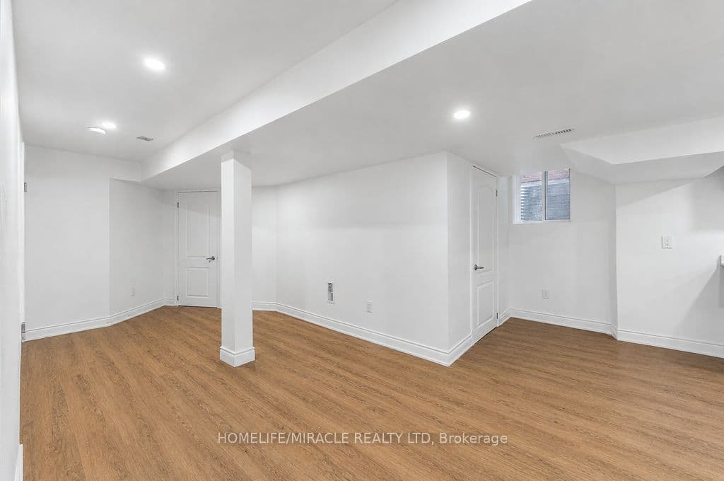 1583 Frolis Street — photograph 2