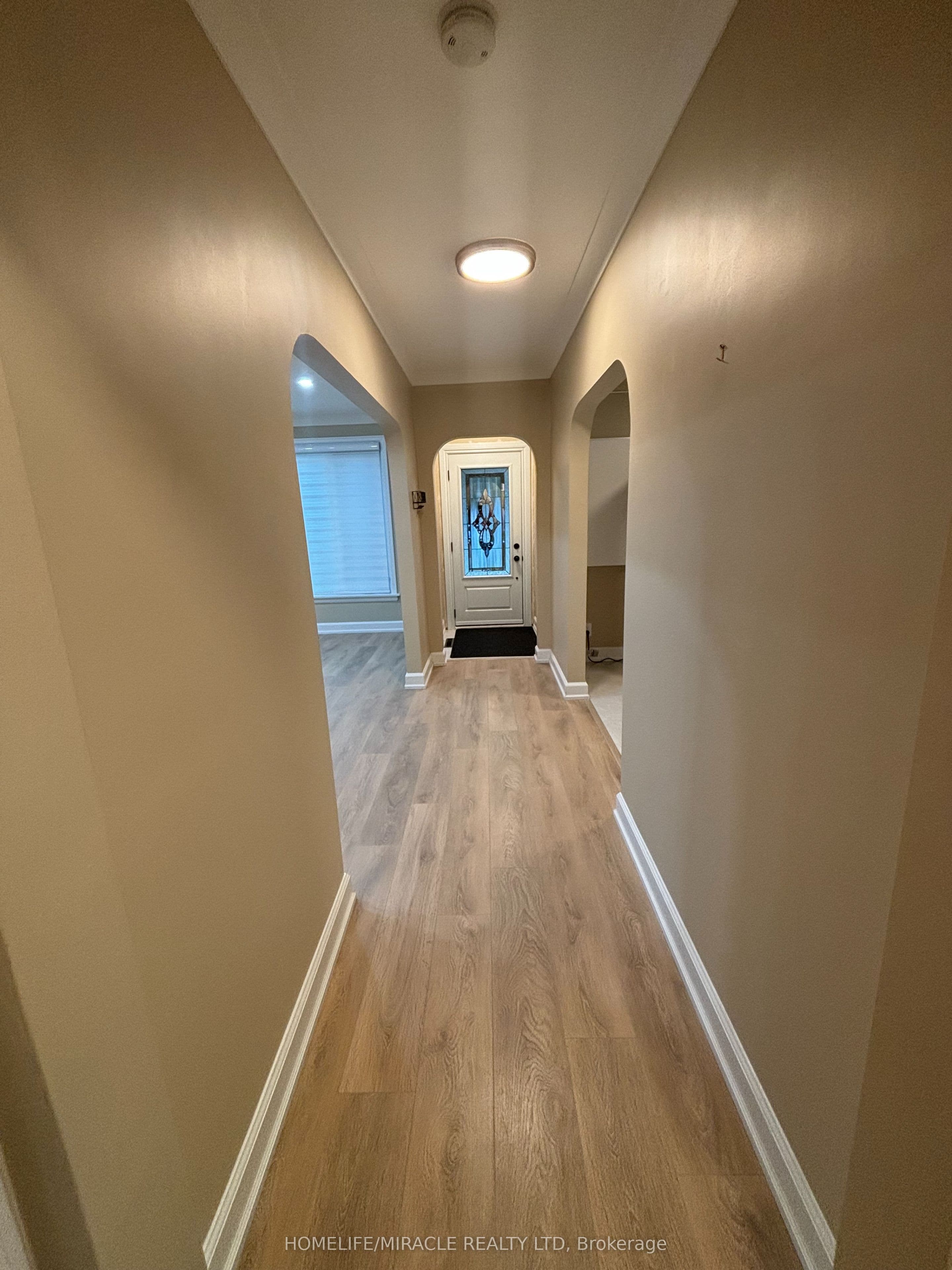 54 Hawman Avenue #Upper floor suite — photograph 4