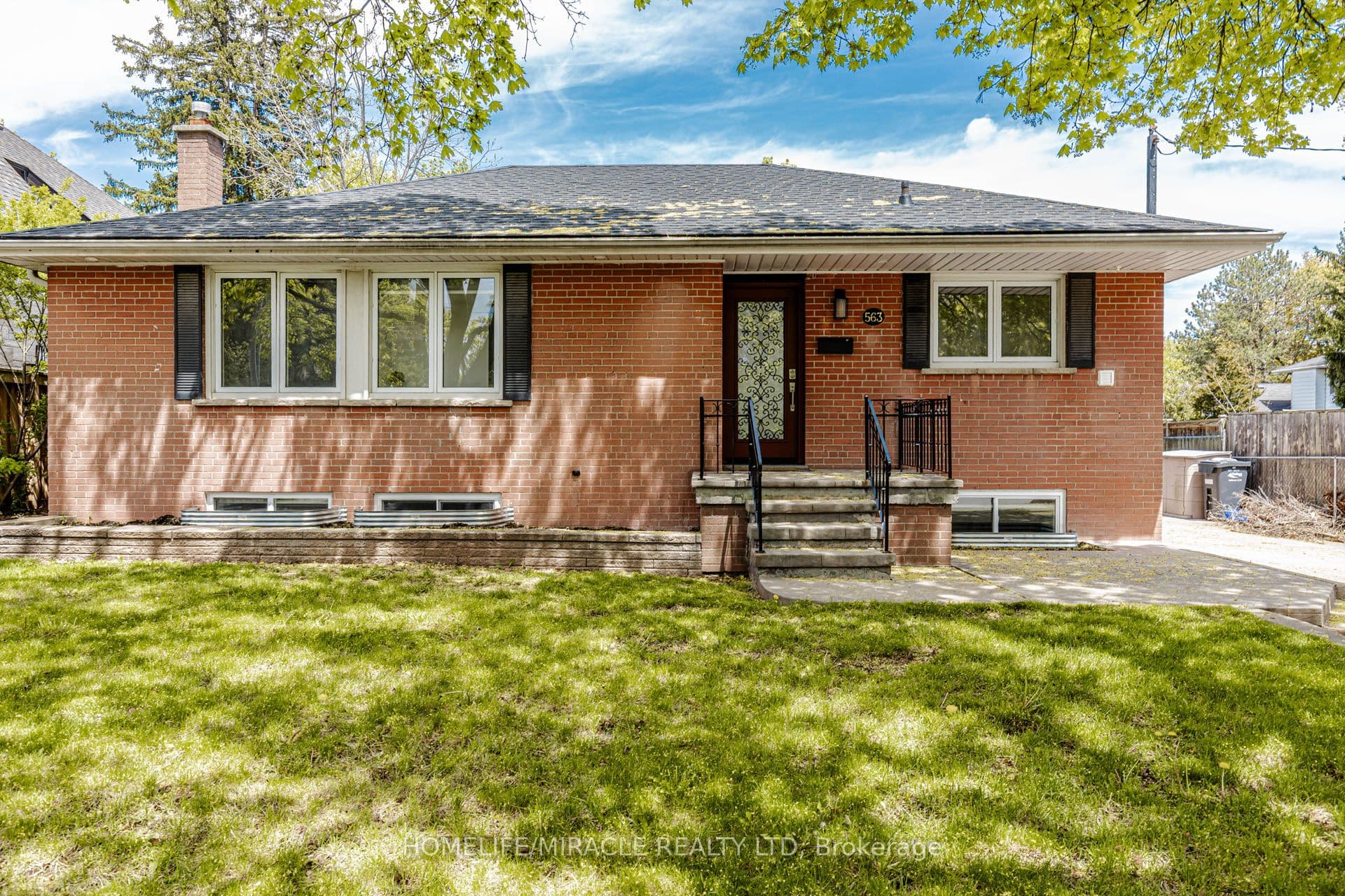 563 Taplow Crescent, Oakville