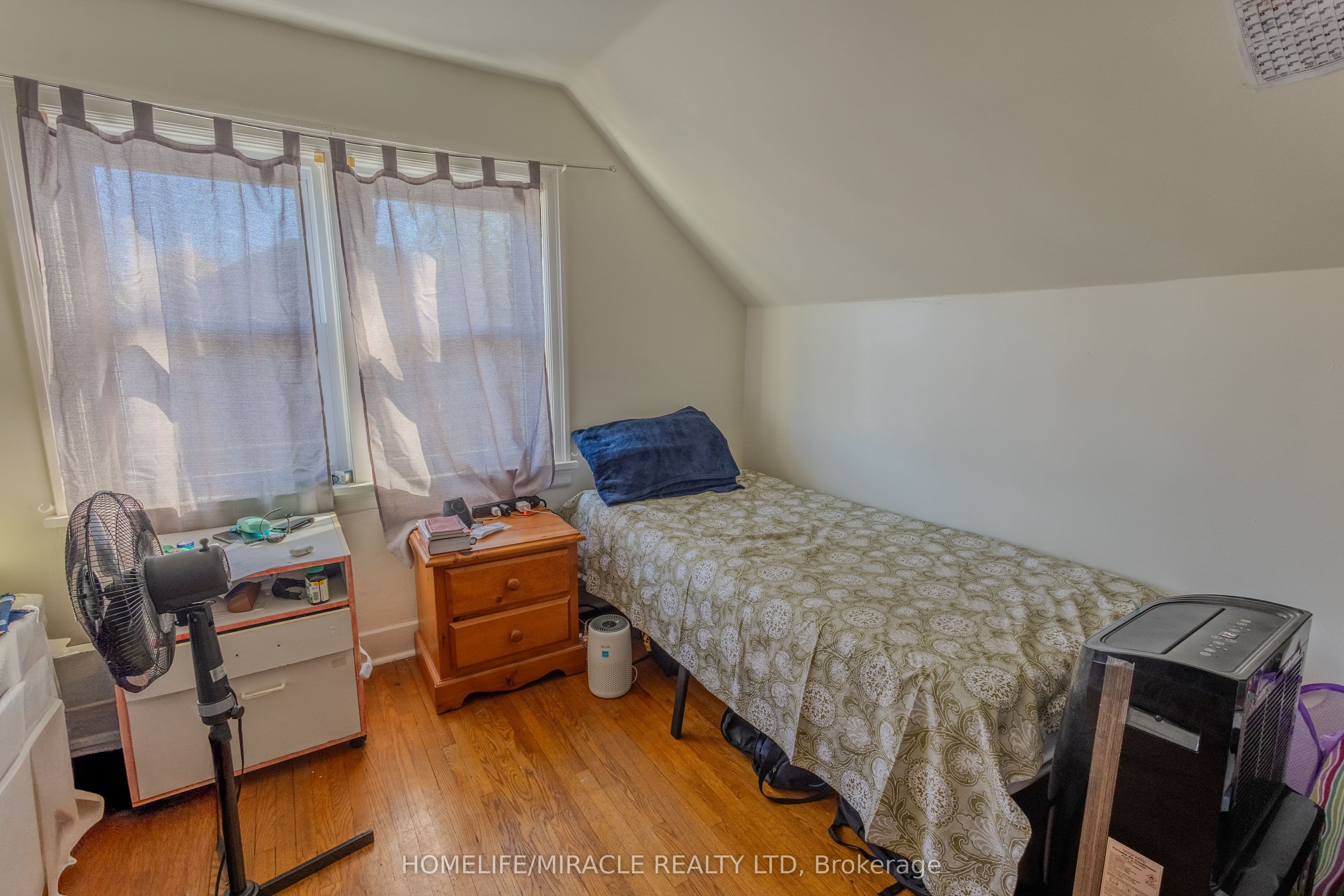 437 Clarke Road — photograph 3