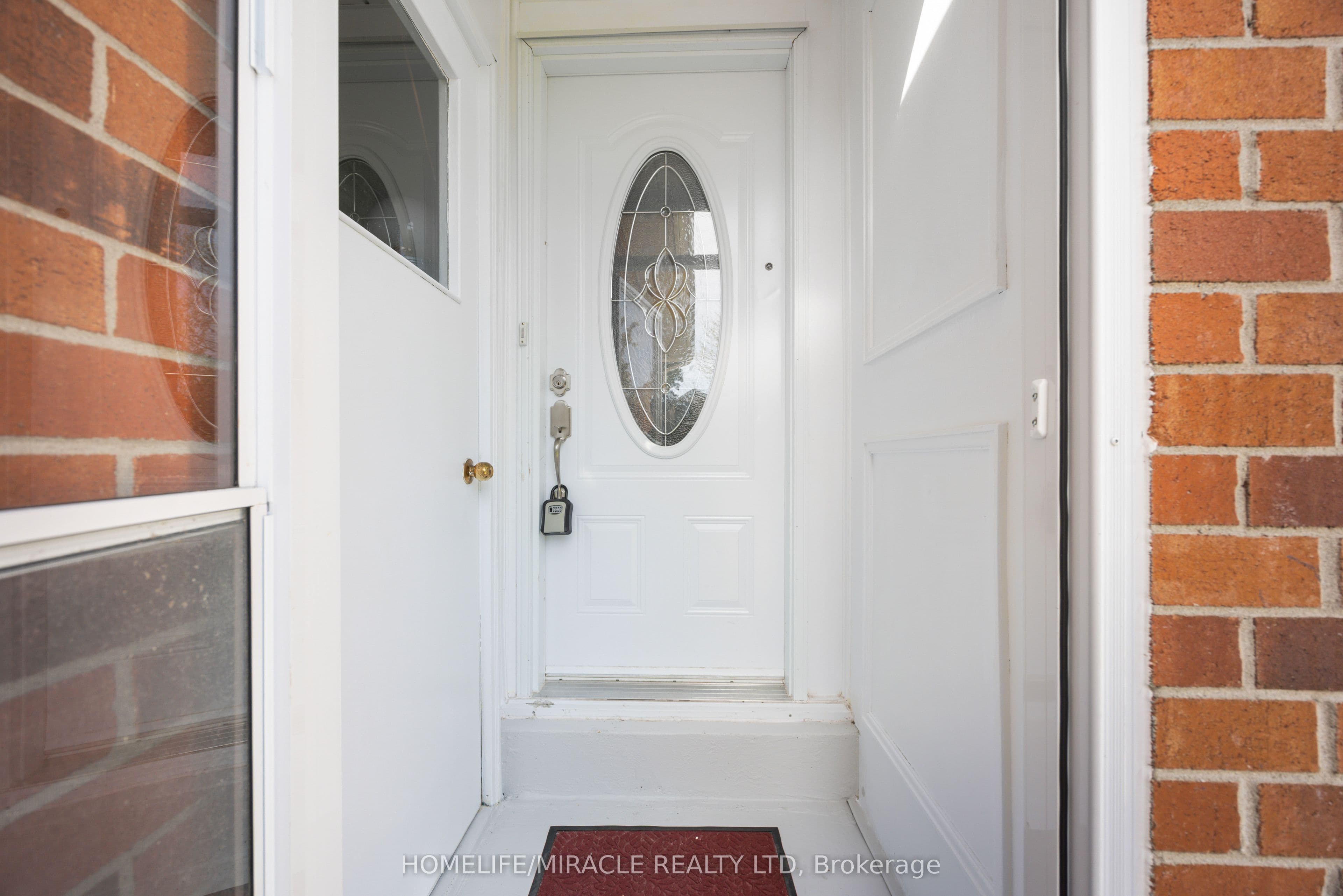 8 Lansbury Drive — photograph 5
