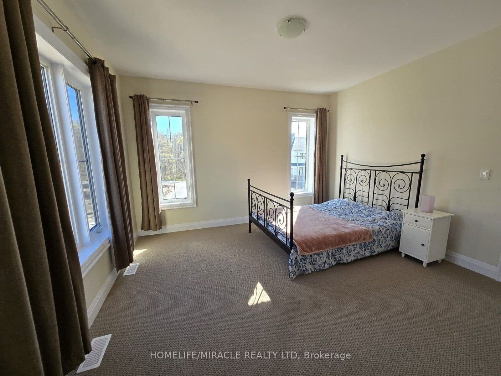 6 Aldwinckle Avenue — photograph 3