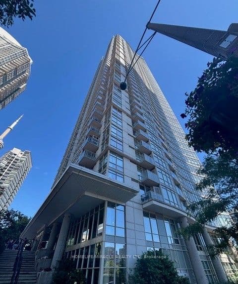 35 Mariner Terrace #1601 — photograph 2