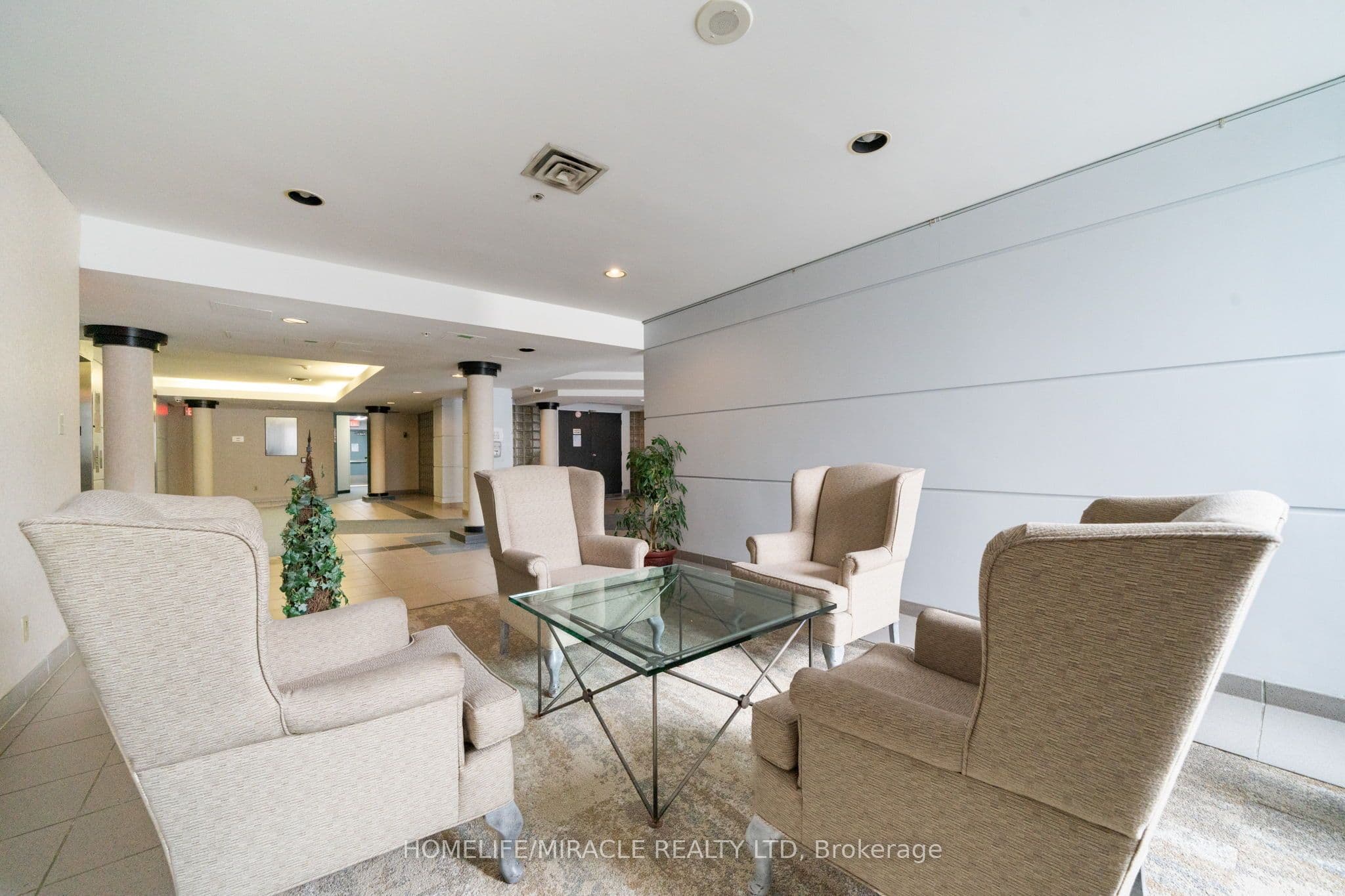 90 Dale Avenue #201 — photograph 4