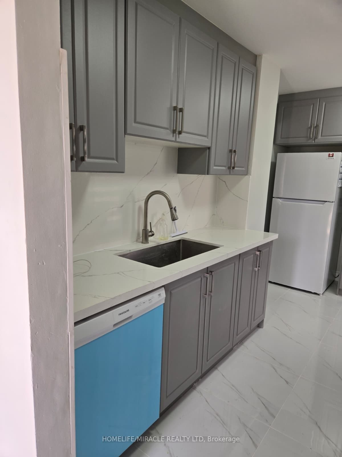 505 Silverstone Drive — photograph 4