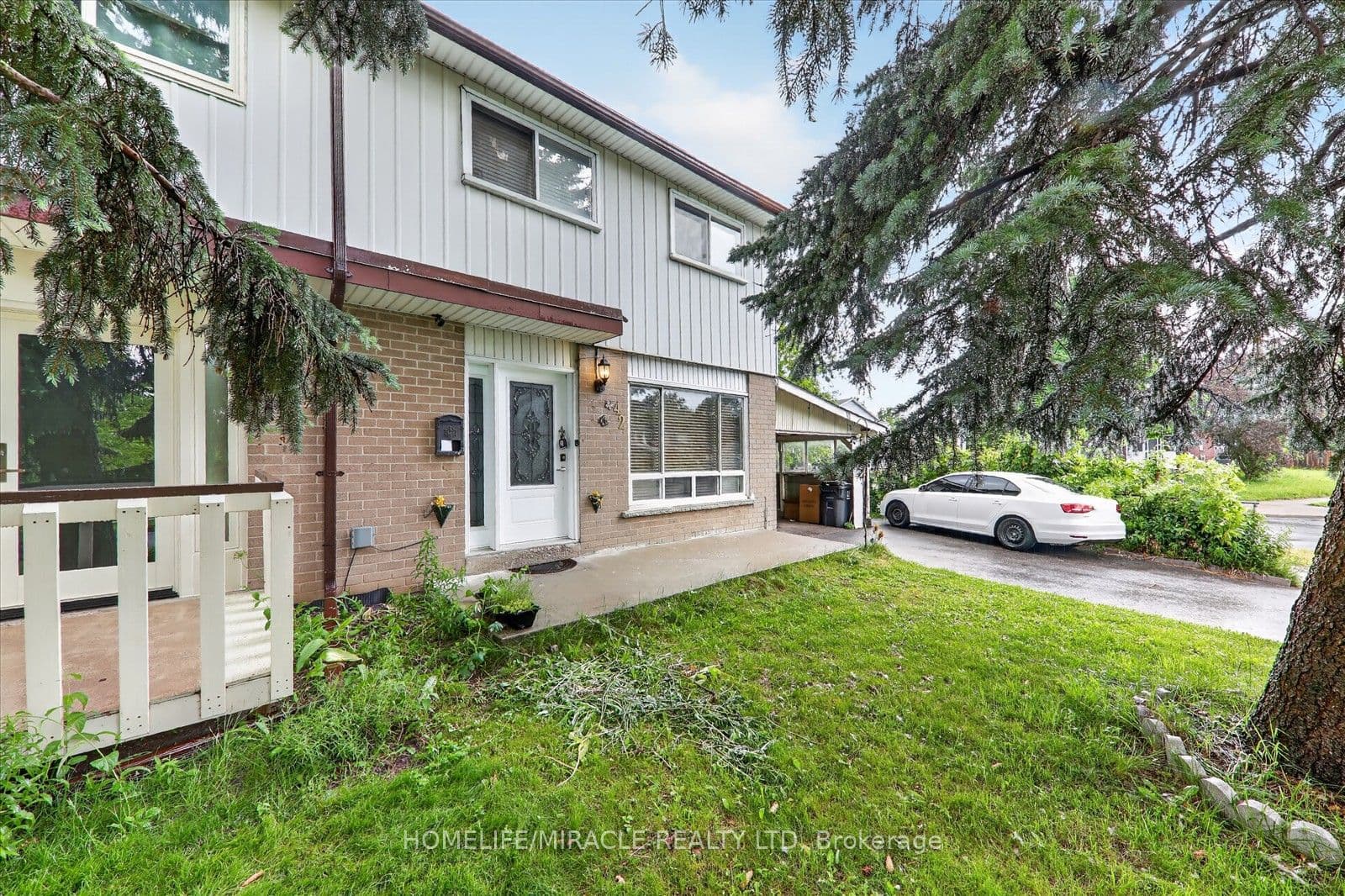 42 Nahanni Terrace — photograph 5