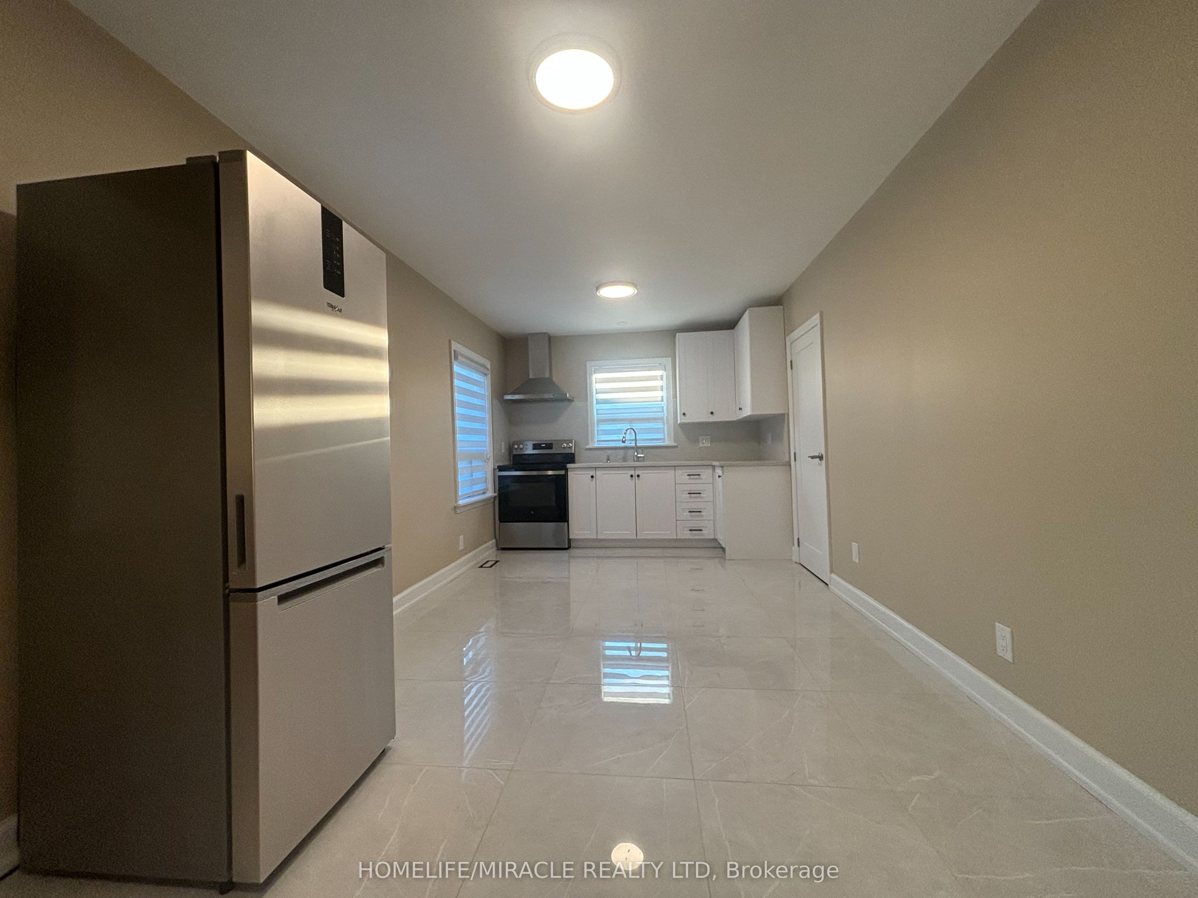 54 Hawman Avenue #Upper floor suite — photograph 3