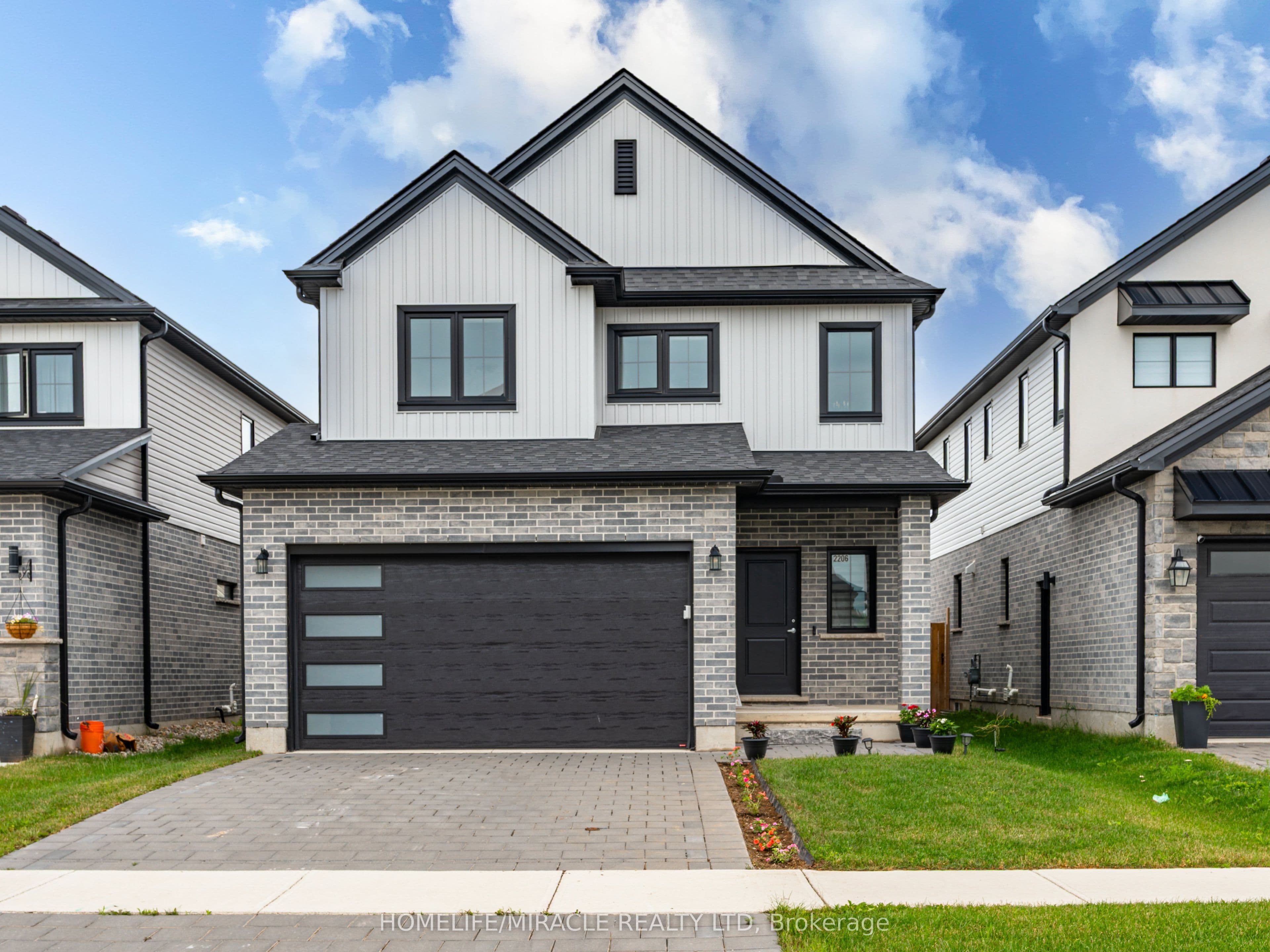 2206 Southport Crescent — featured photograph