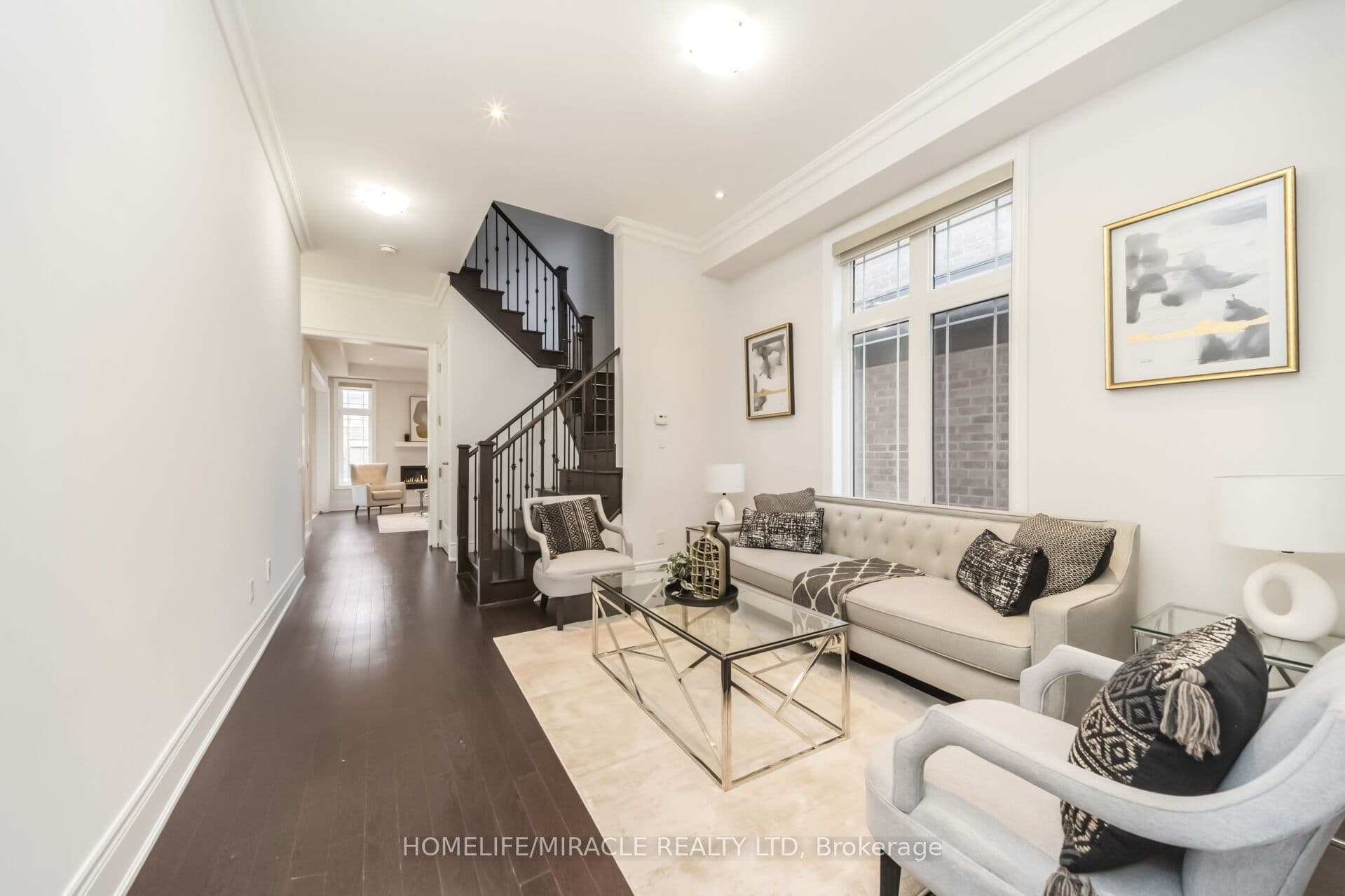 16 Lyle Way — photograph 4