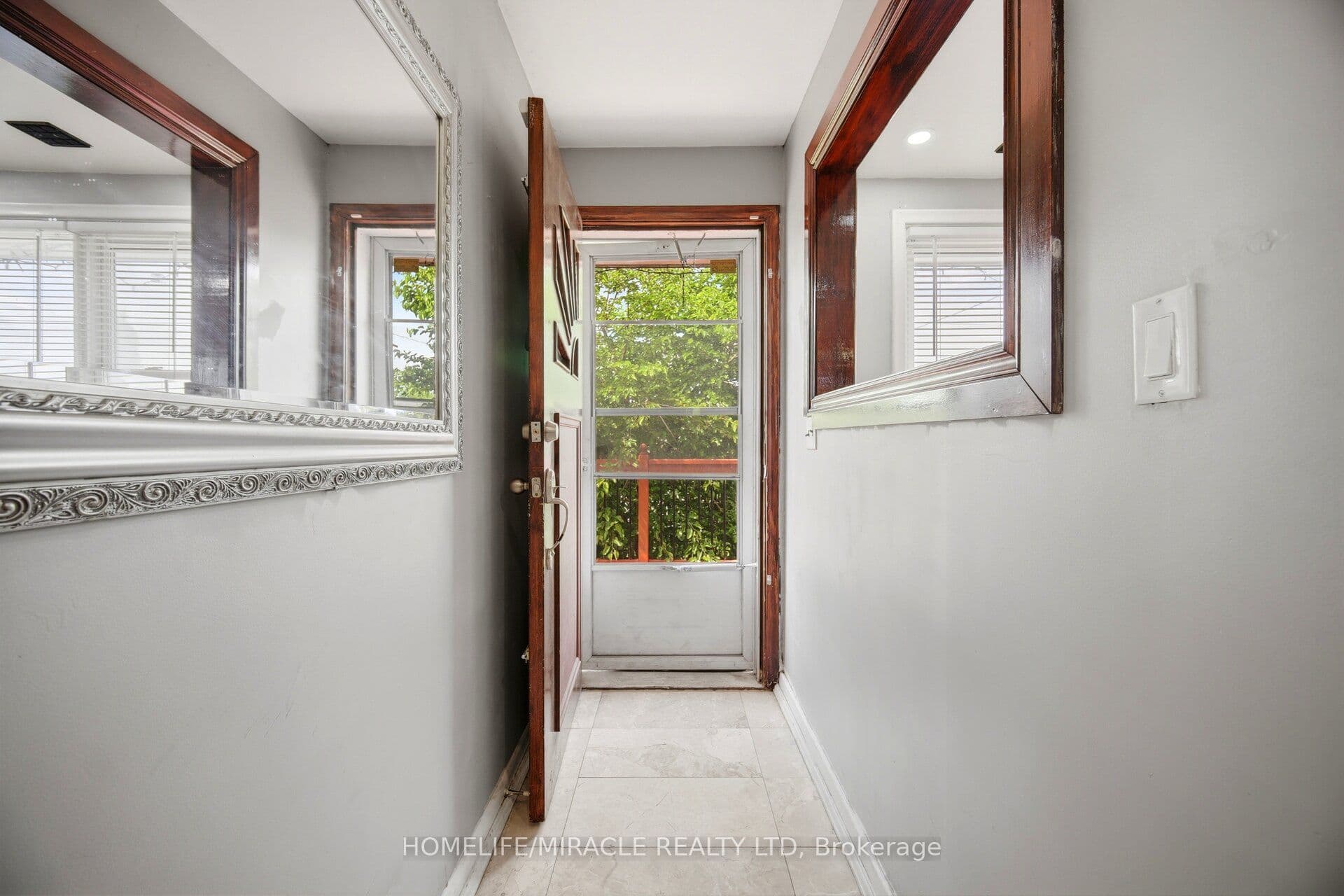 283 Cordova Road — photograph 3