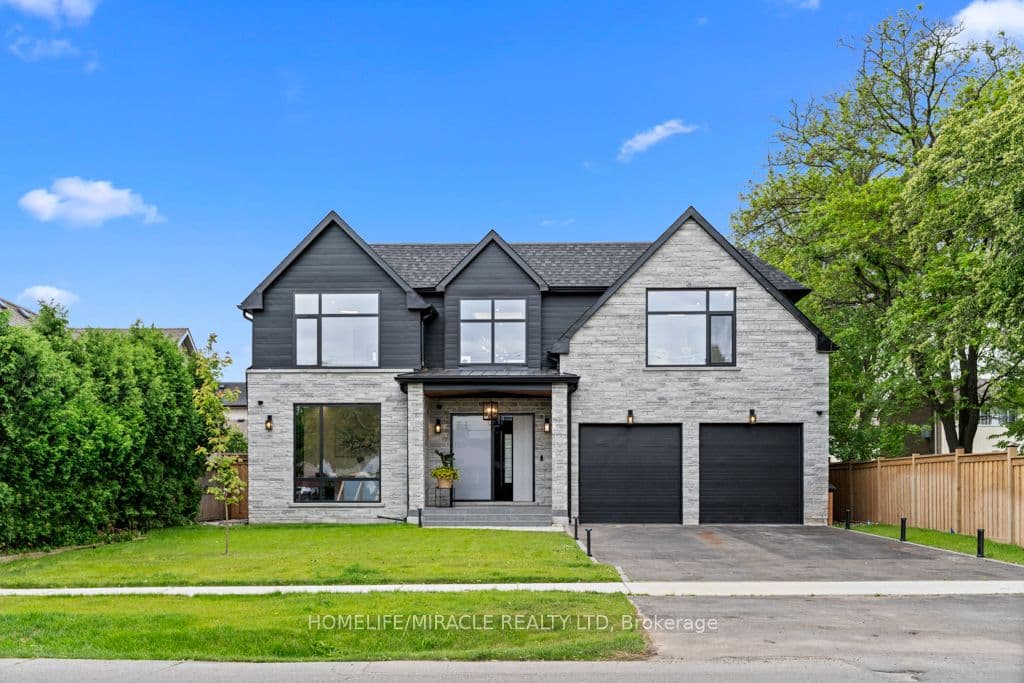 282 Maurice Drive — photograph 2