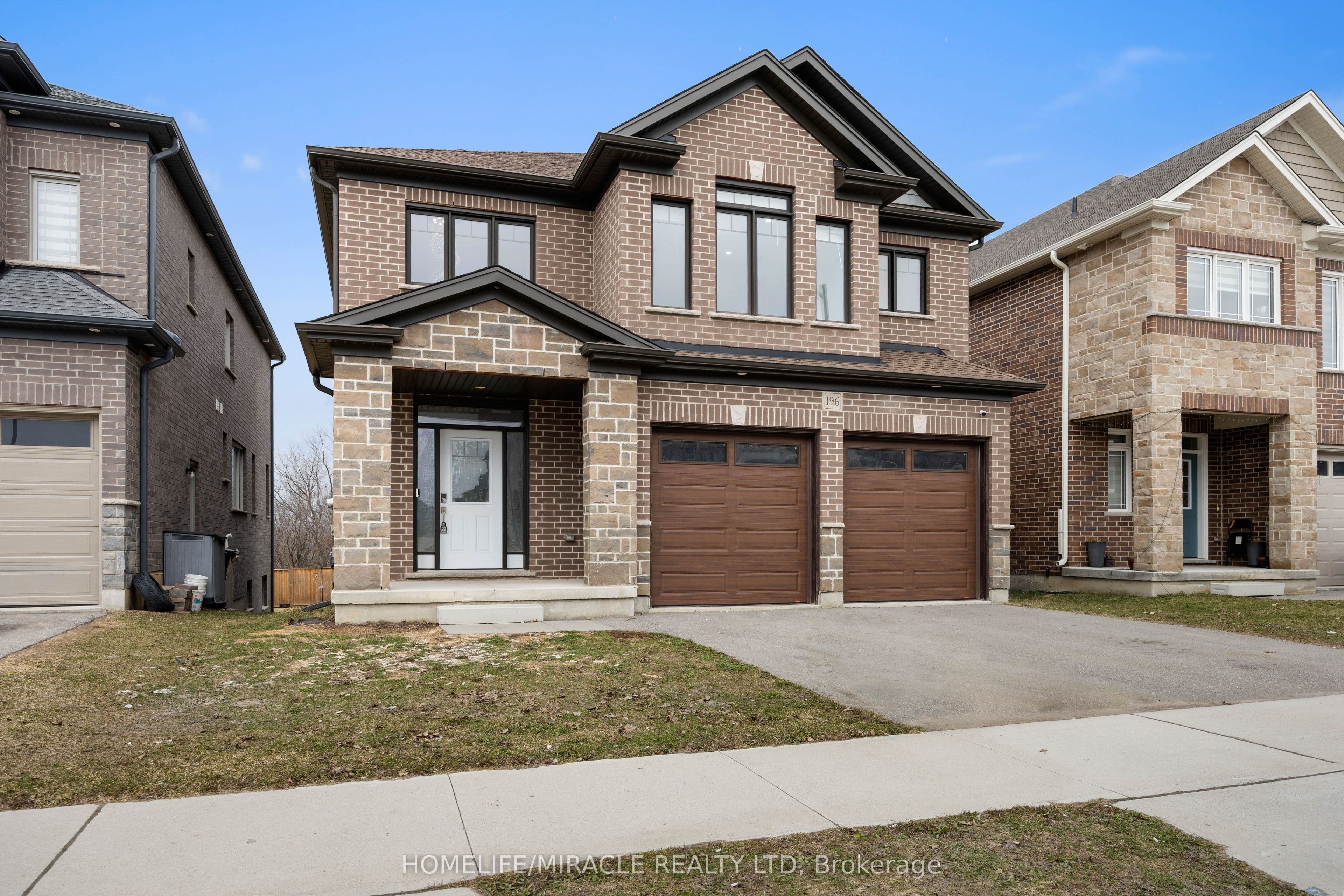 196 Freure Drive — photograph 4