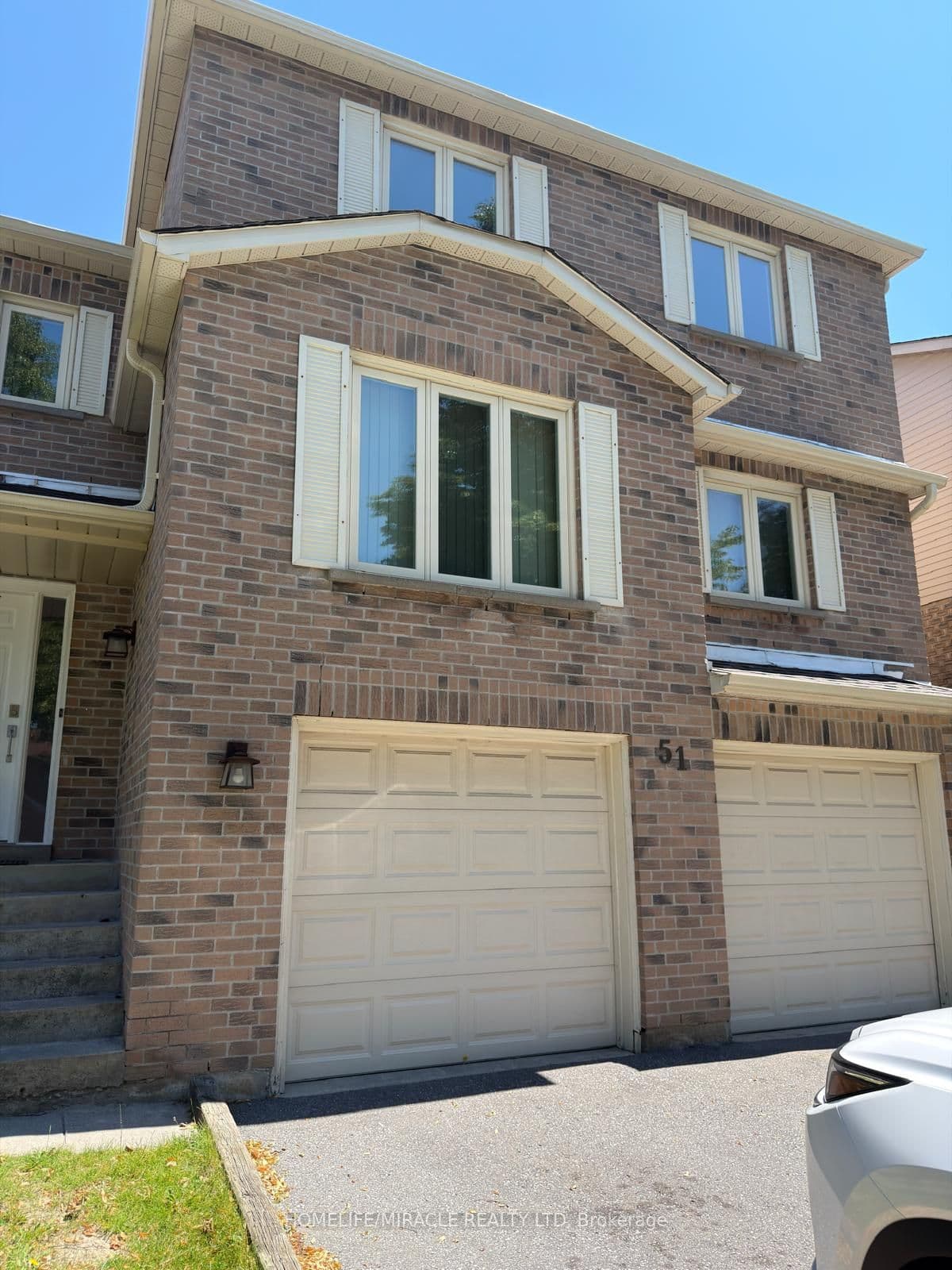 51 Wright Crescent — photograph 4