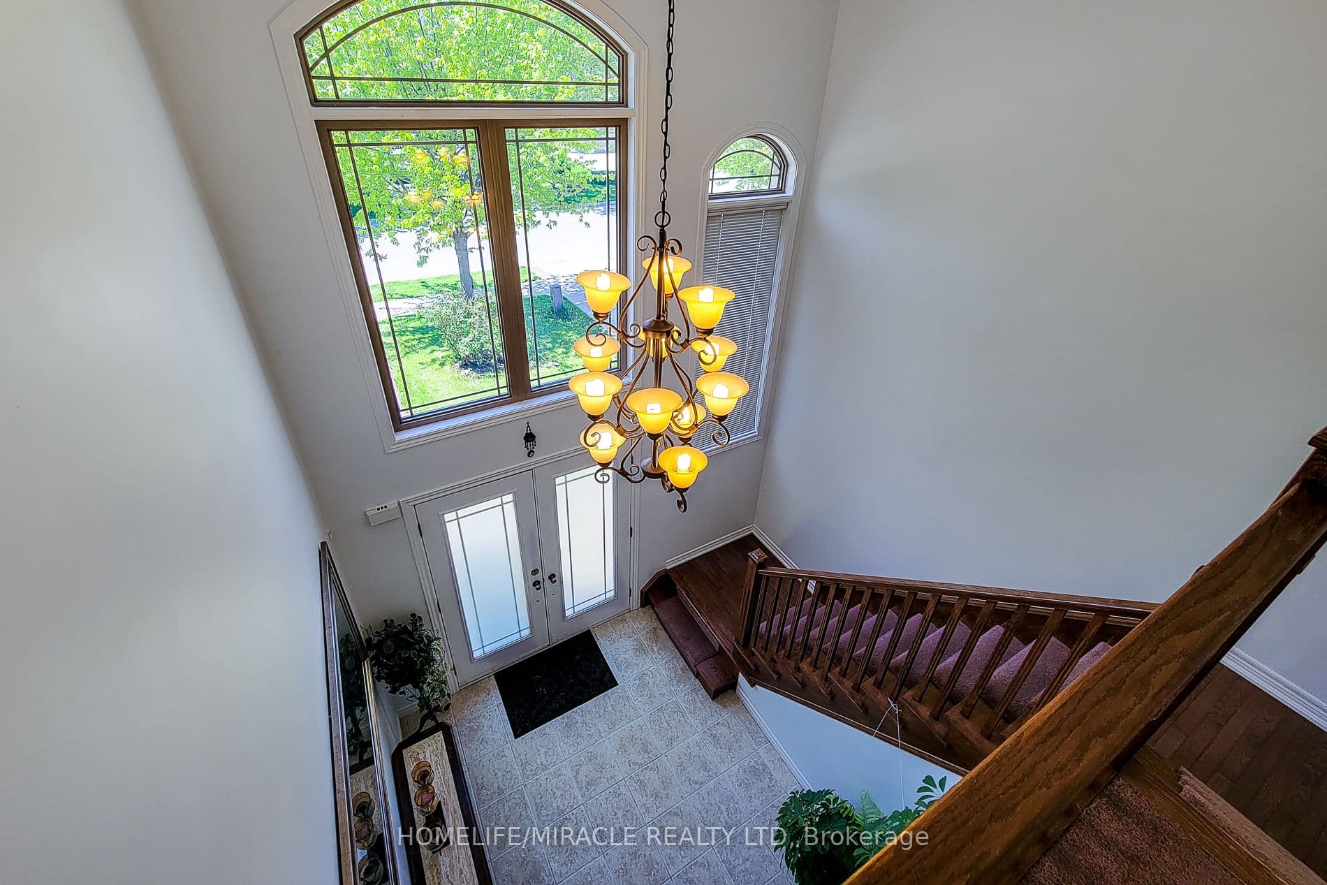 197 Cloverleaf Drive — photograph 5