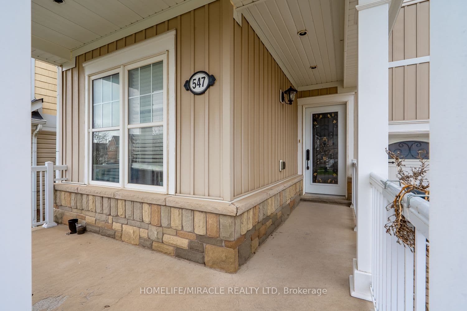 547 Wansbrough Way — photograph 3