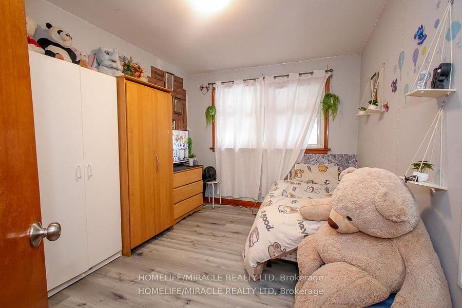 1171 Oxford Street — photograph 5