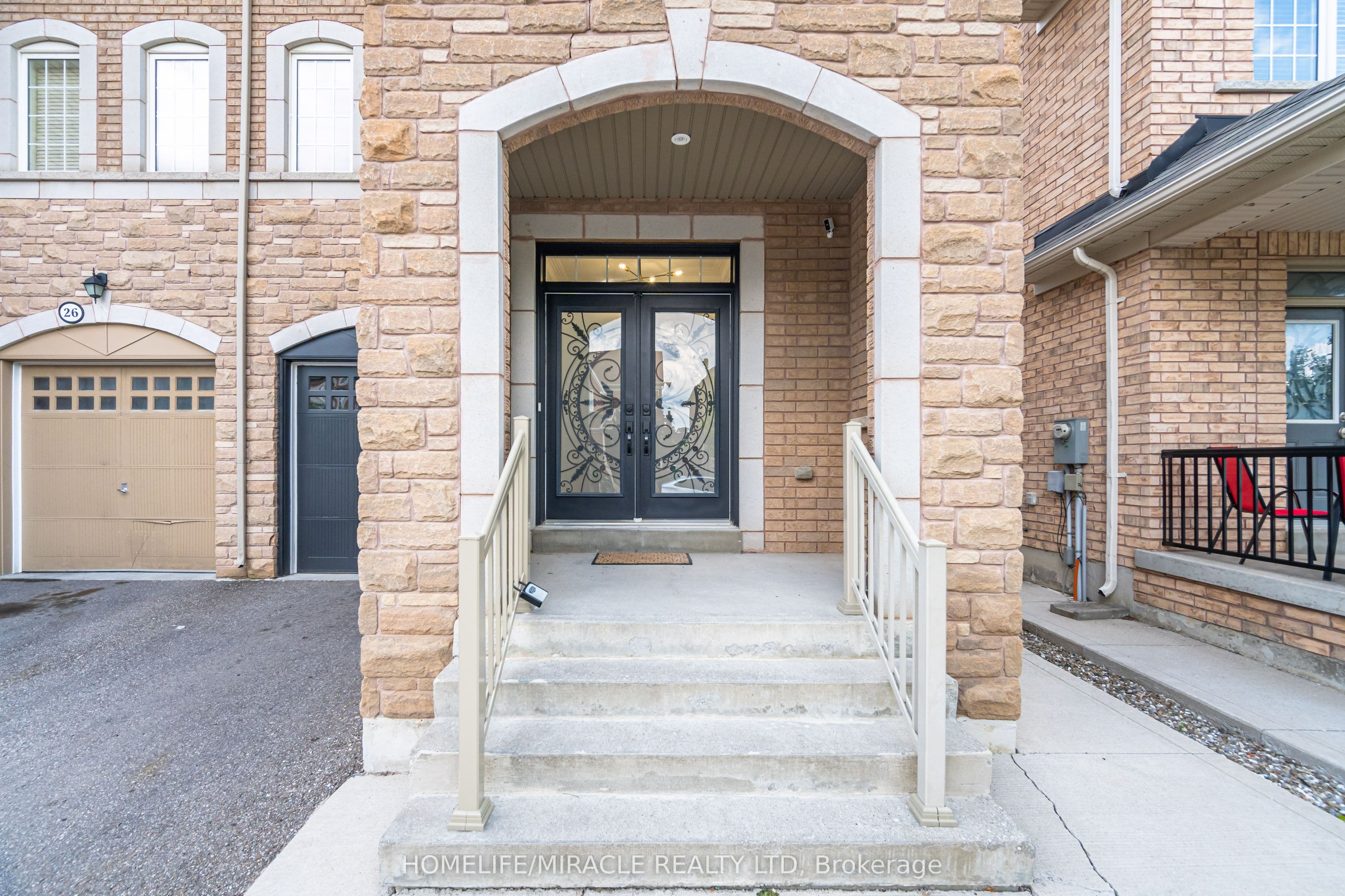 28 Sussexvale Drive — photograph 2