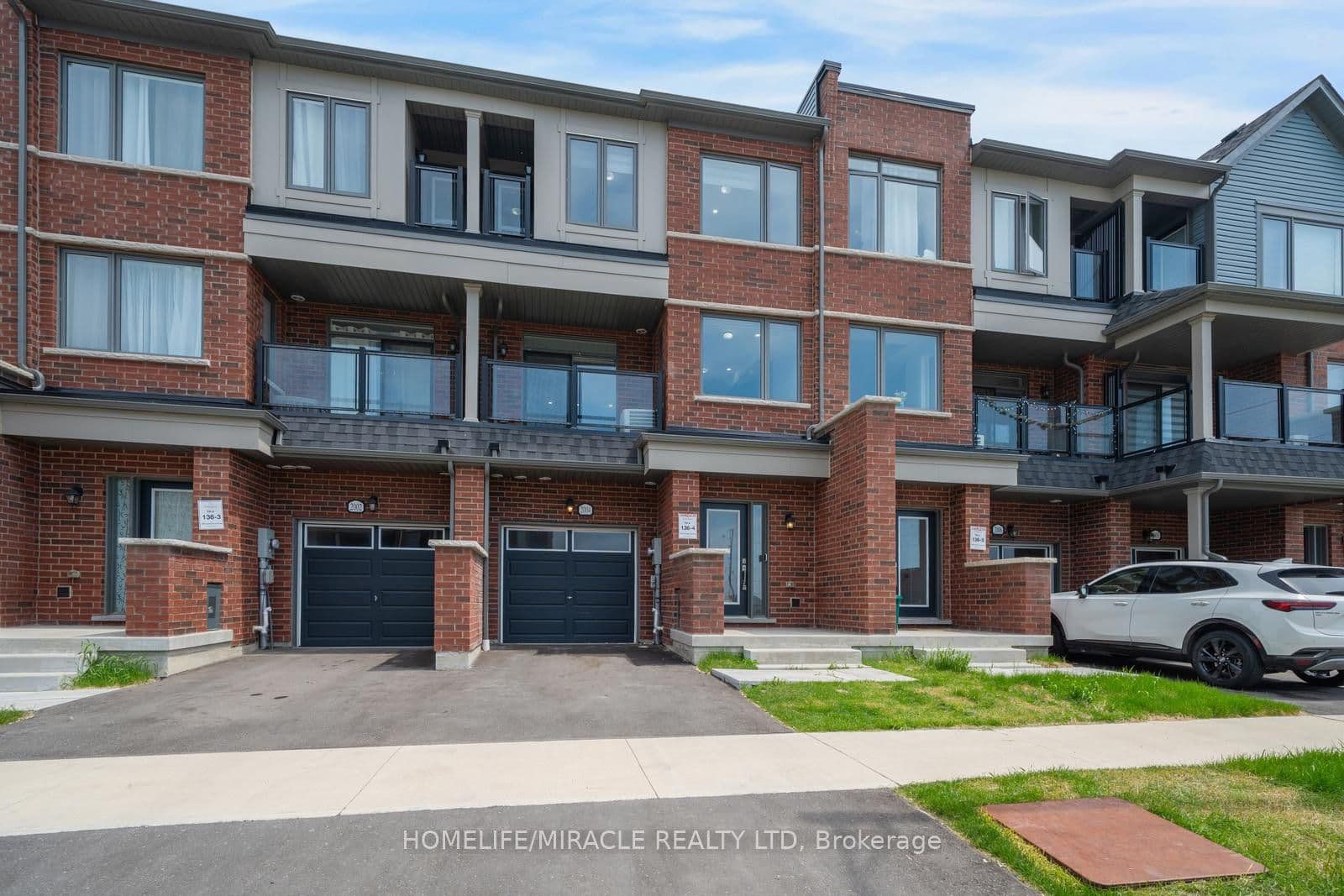 2004 Cameron Lott Crescent — featured photograph