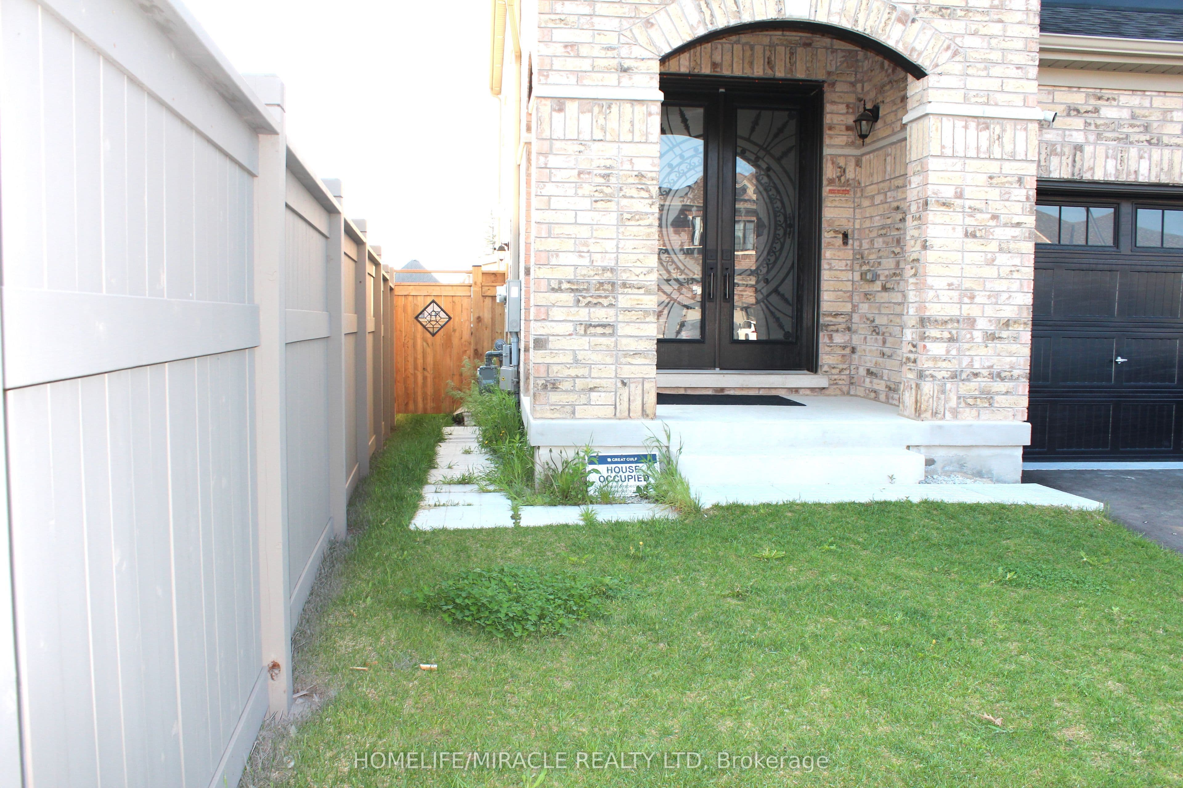 35 Merrimac Drive — photograph 2