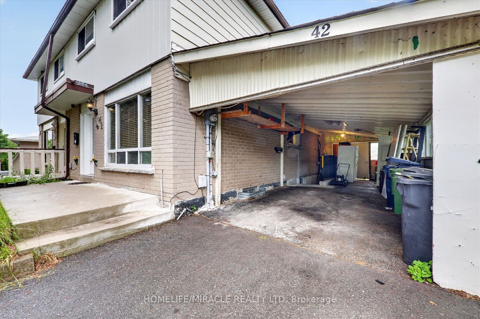42 Nahanni Terrace — photograph 3