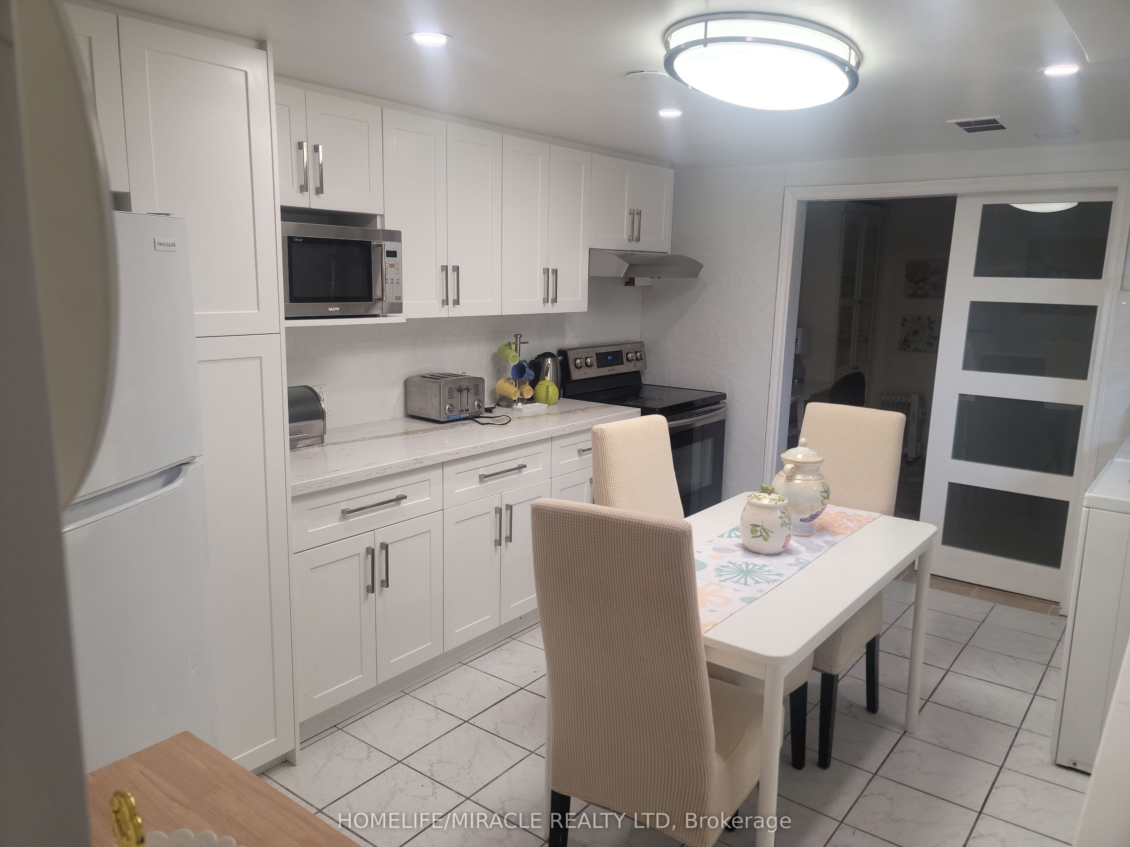 1252 Hillhurst Road #Basement — photograph 3