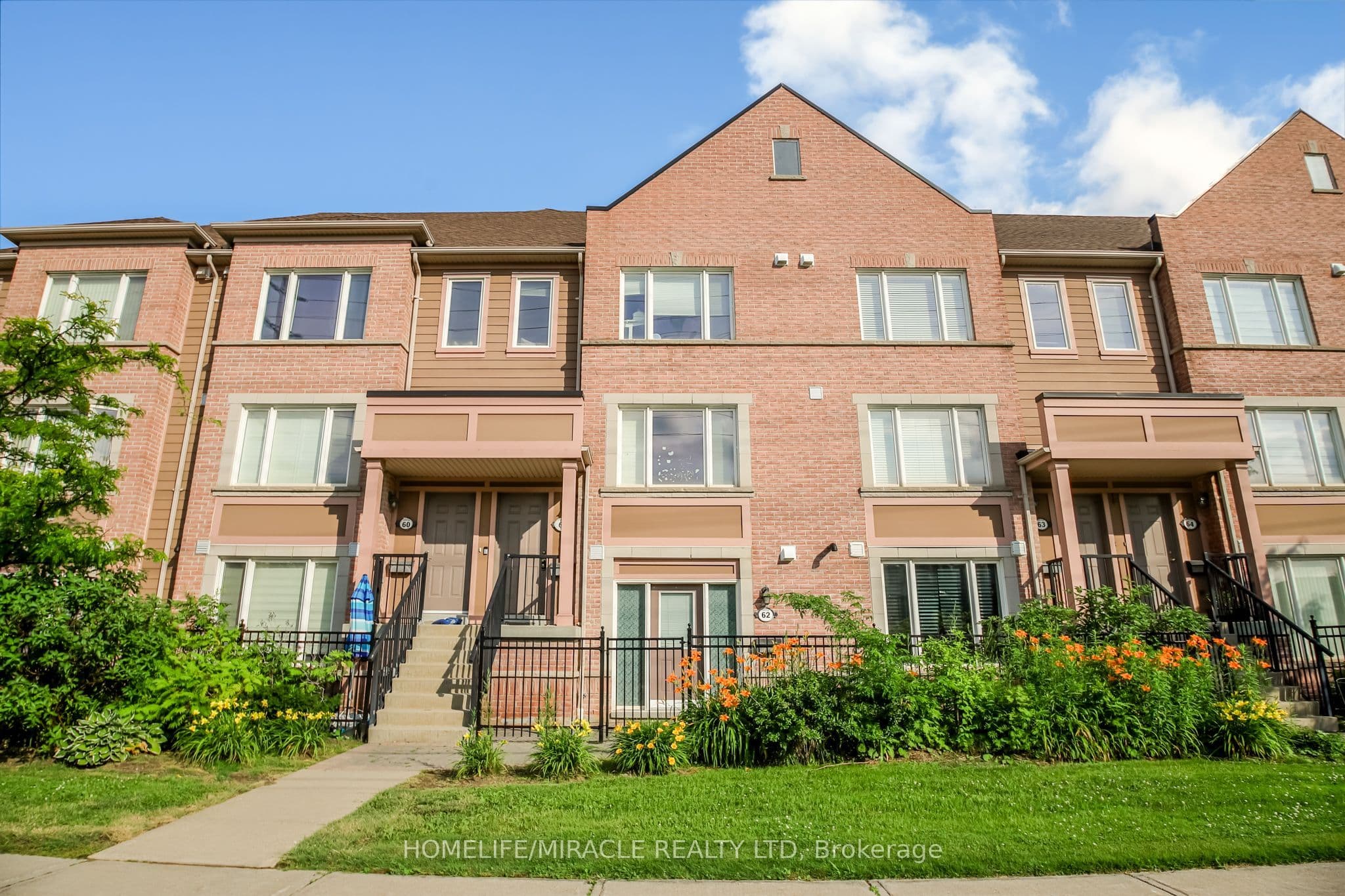 3056 Eglinton Avenue #62 — photograph 2