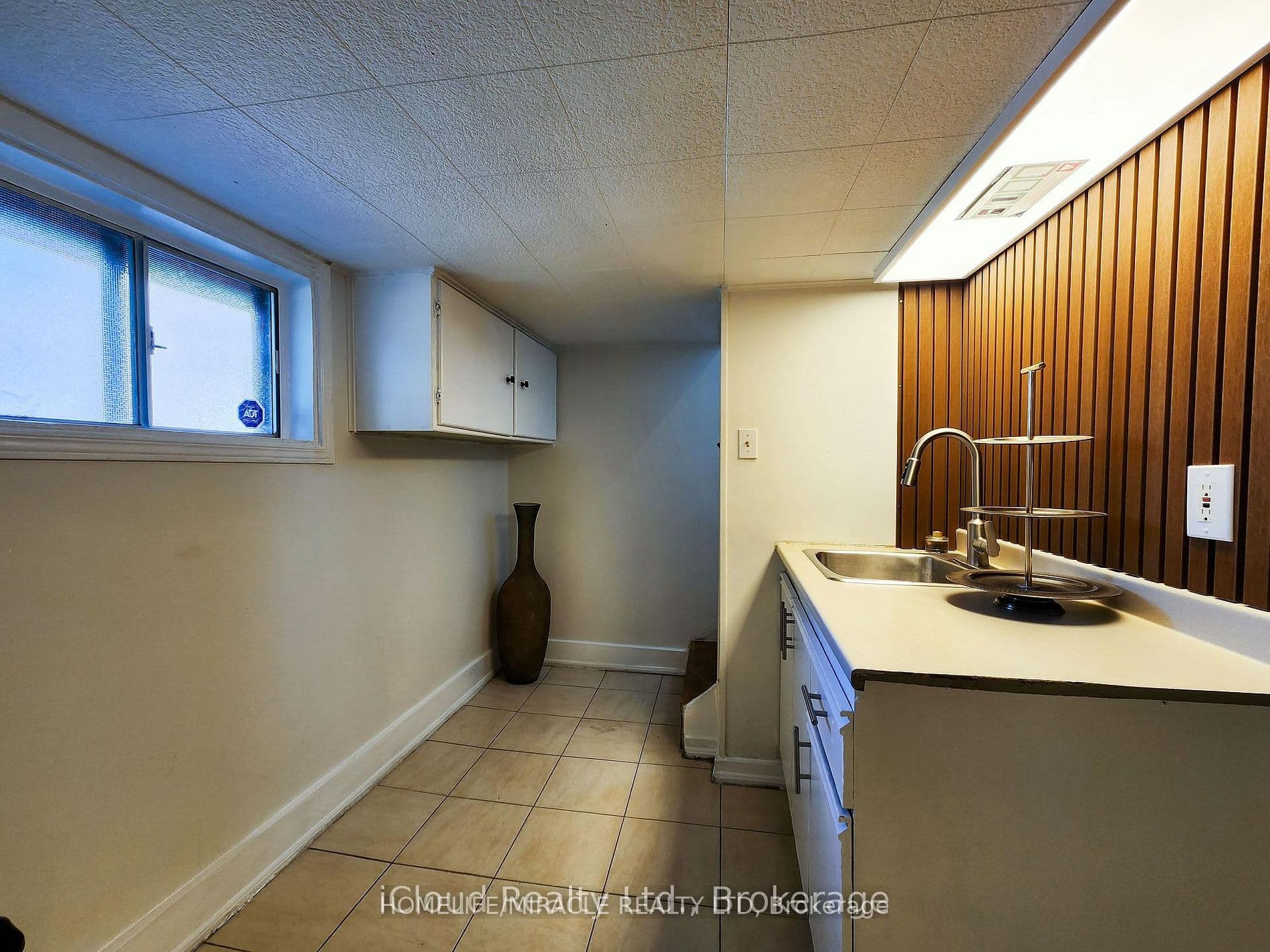 294 Fairfield Avenue #Lower Level — photograph 3