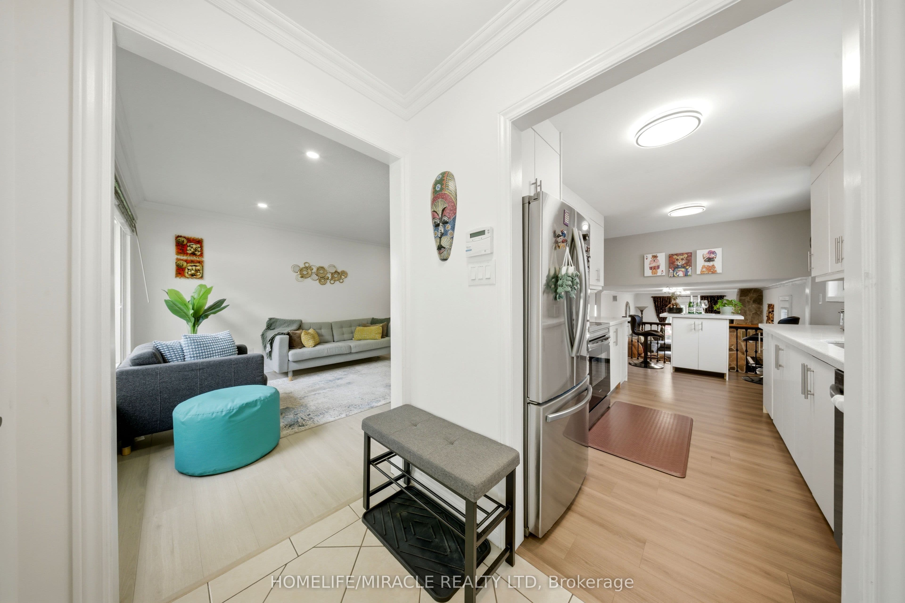 1612 Wavell Crescent — photograph 5