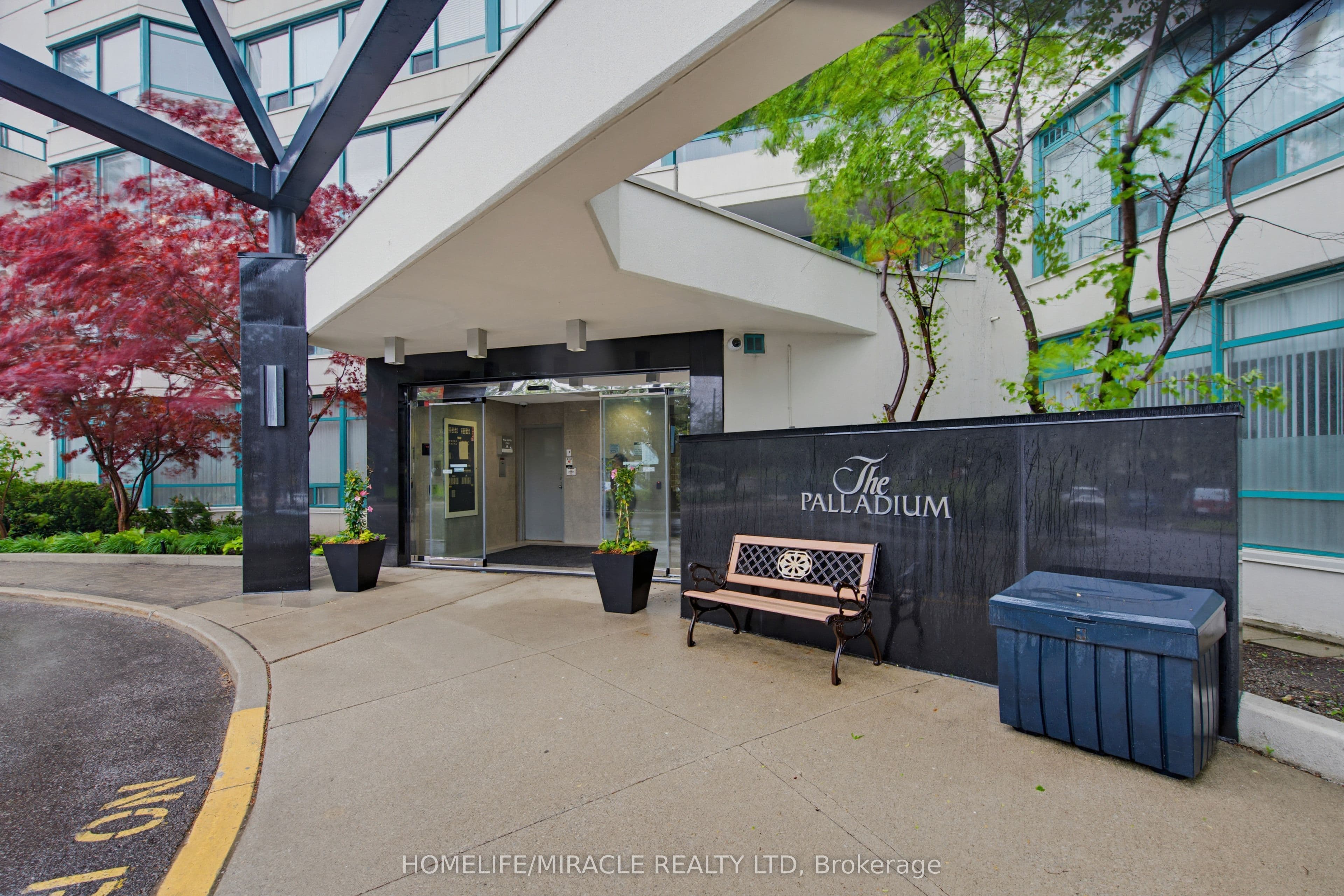 7250 Yonge Street #PH211 — photograph 2