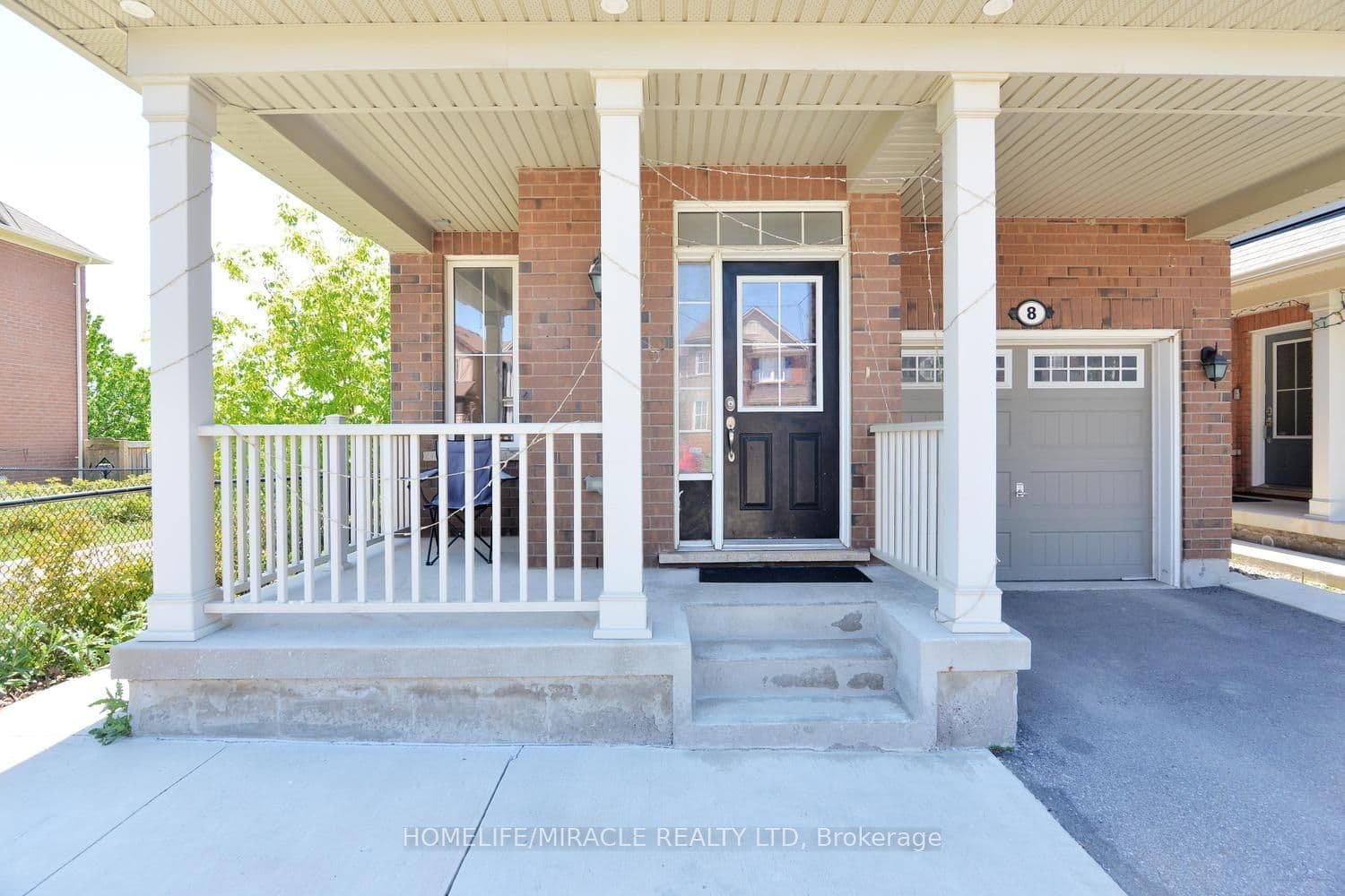 8 Robert Parkinson Drive — photograph 2