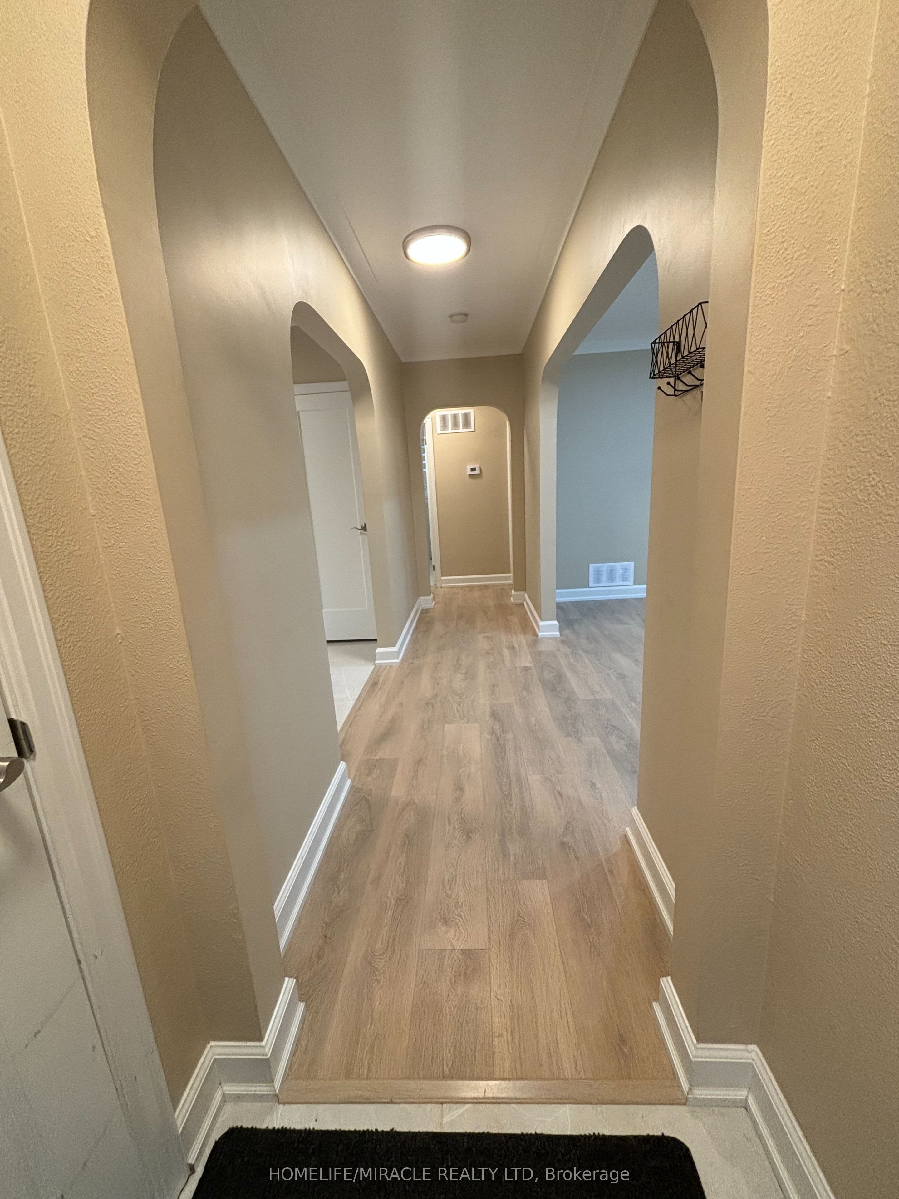 54 Hawman Avenue #Upper floor suite — photograph 2