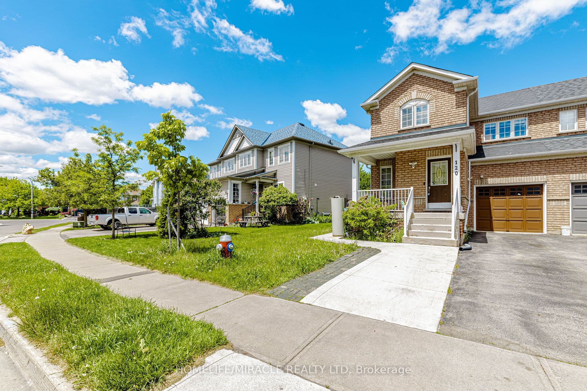 120 Viceroy Crescent — photograph 2