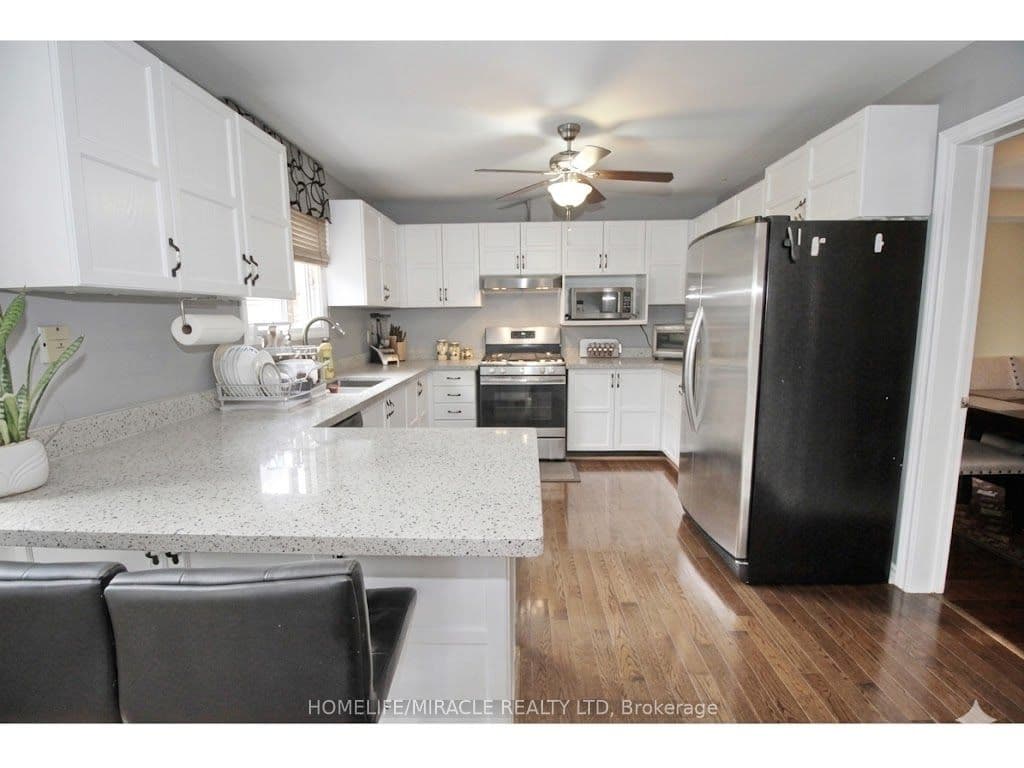 8 Sayor Drive — photograph 4