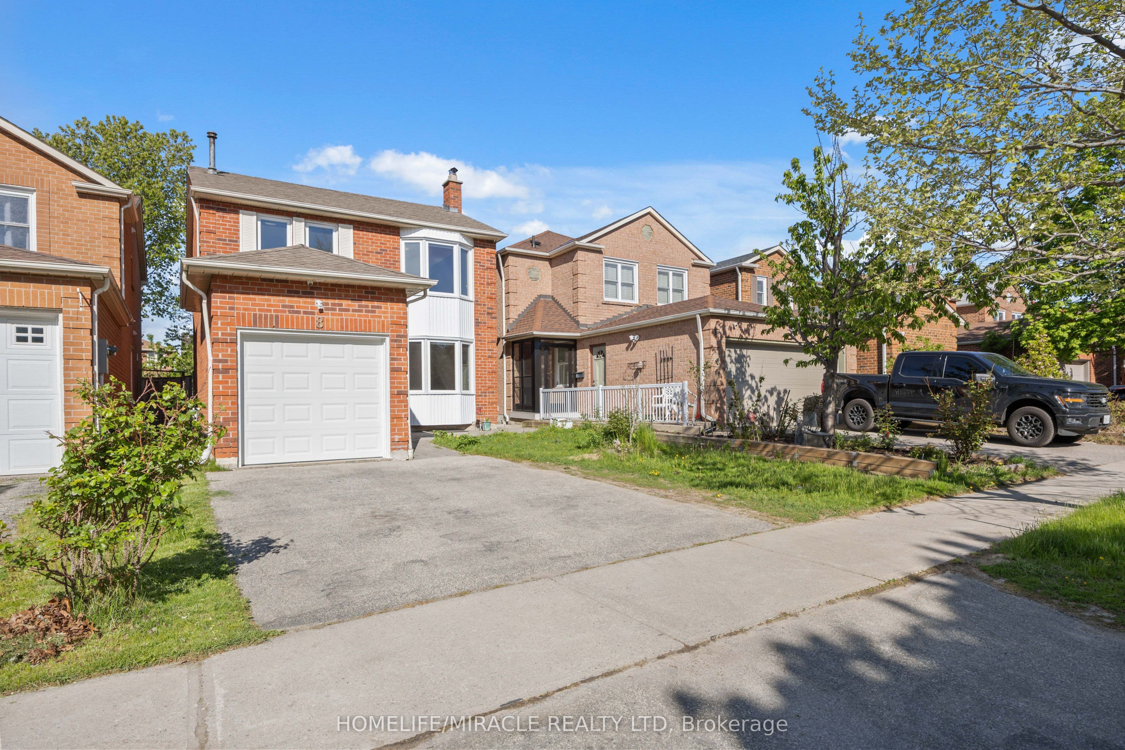 8 Lansbury Drive — photograph 2