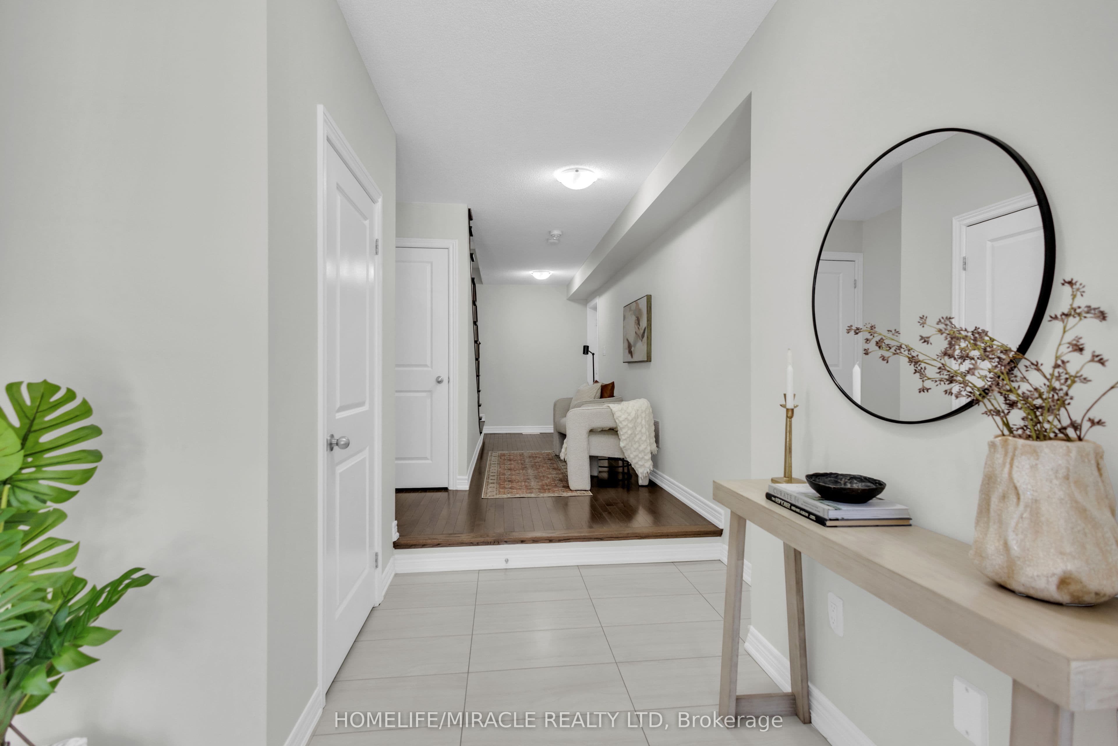 7 Haymarket Drive — photograph 4