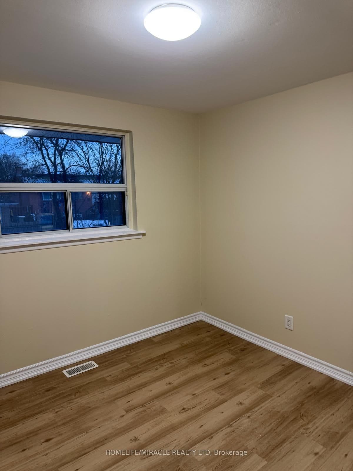 28 Alexandria Crescent — photograph 5