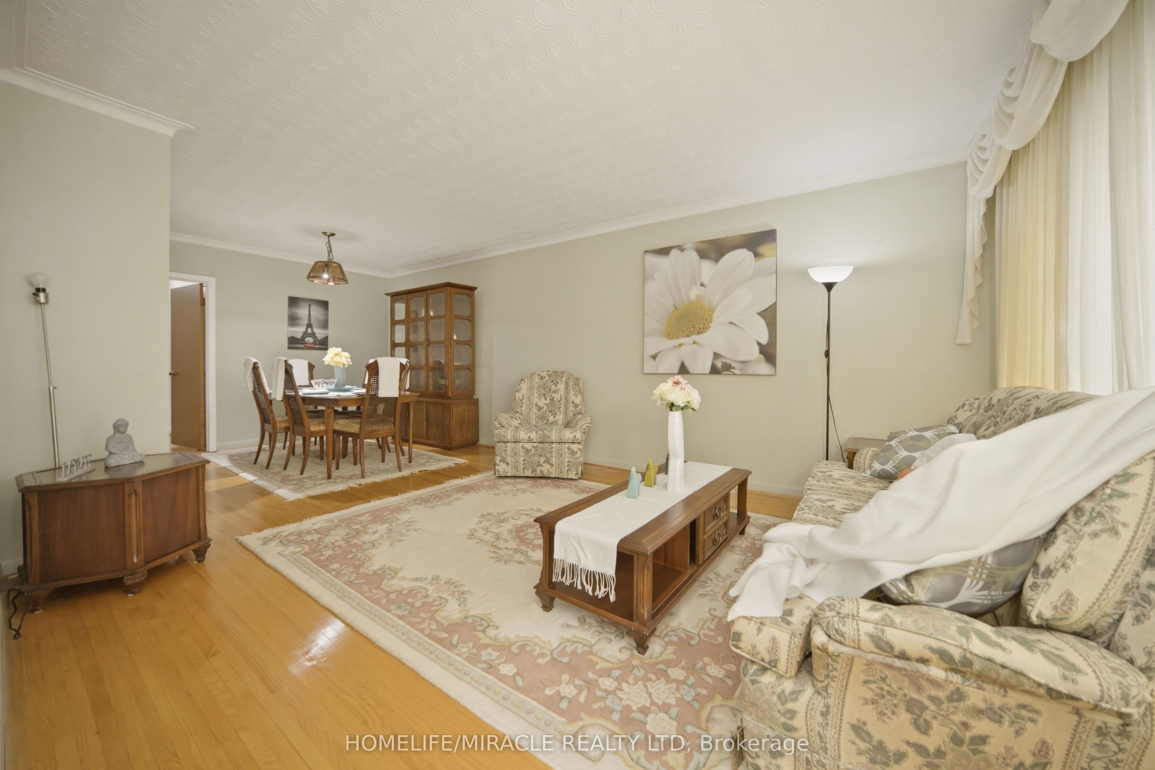 Bright Spacious Living Room