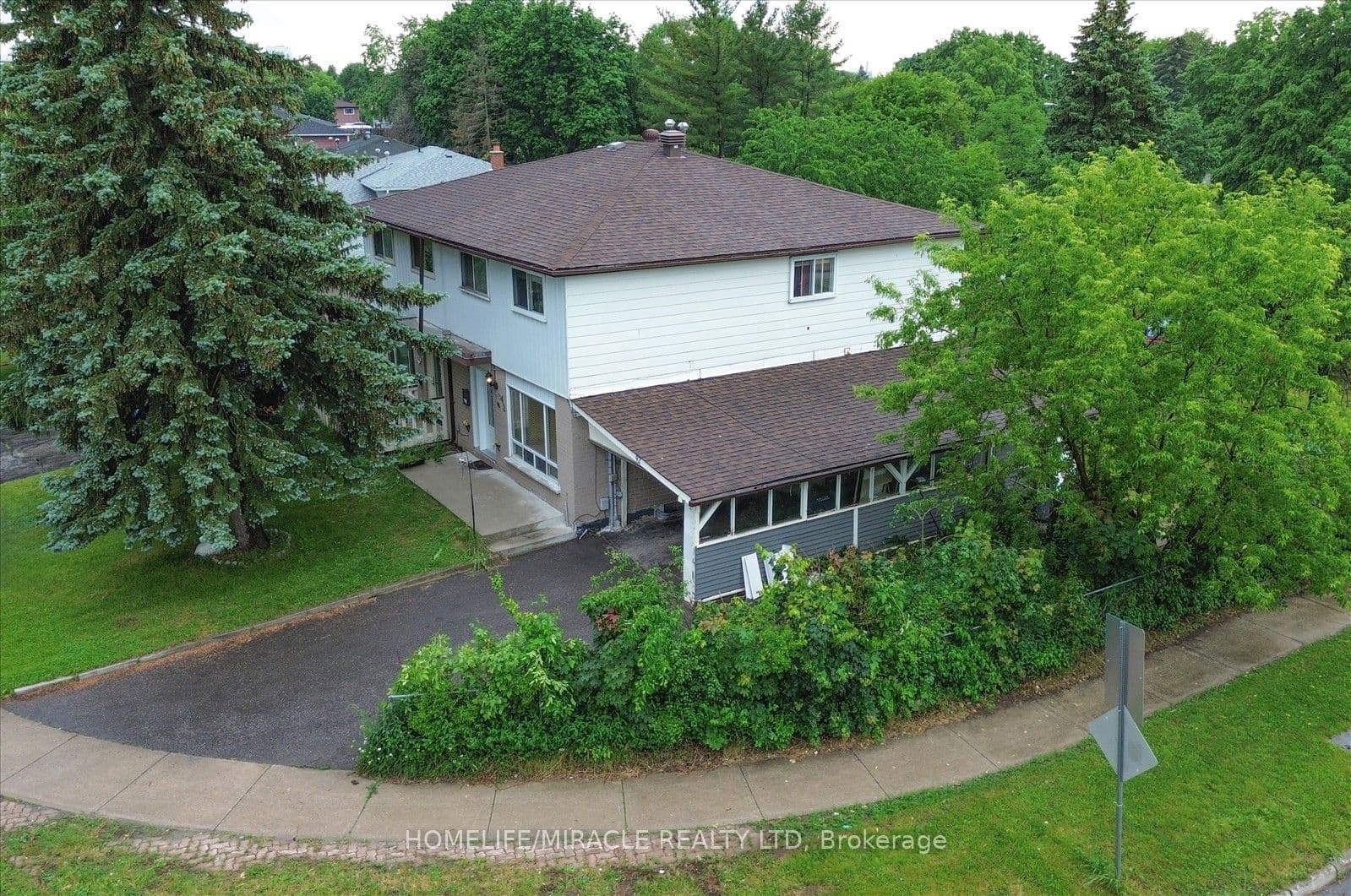 42 Nahanni Terrace — photograph 4