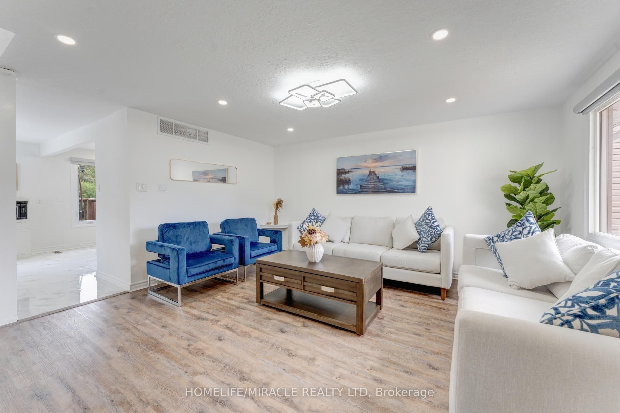 76 Frobisher Court — photograph 4
