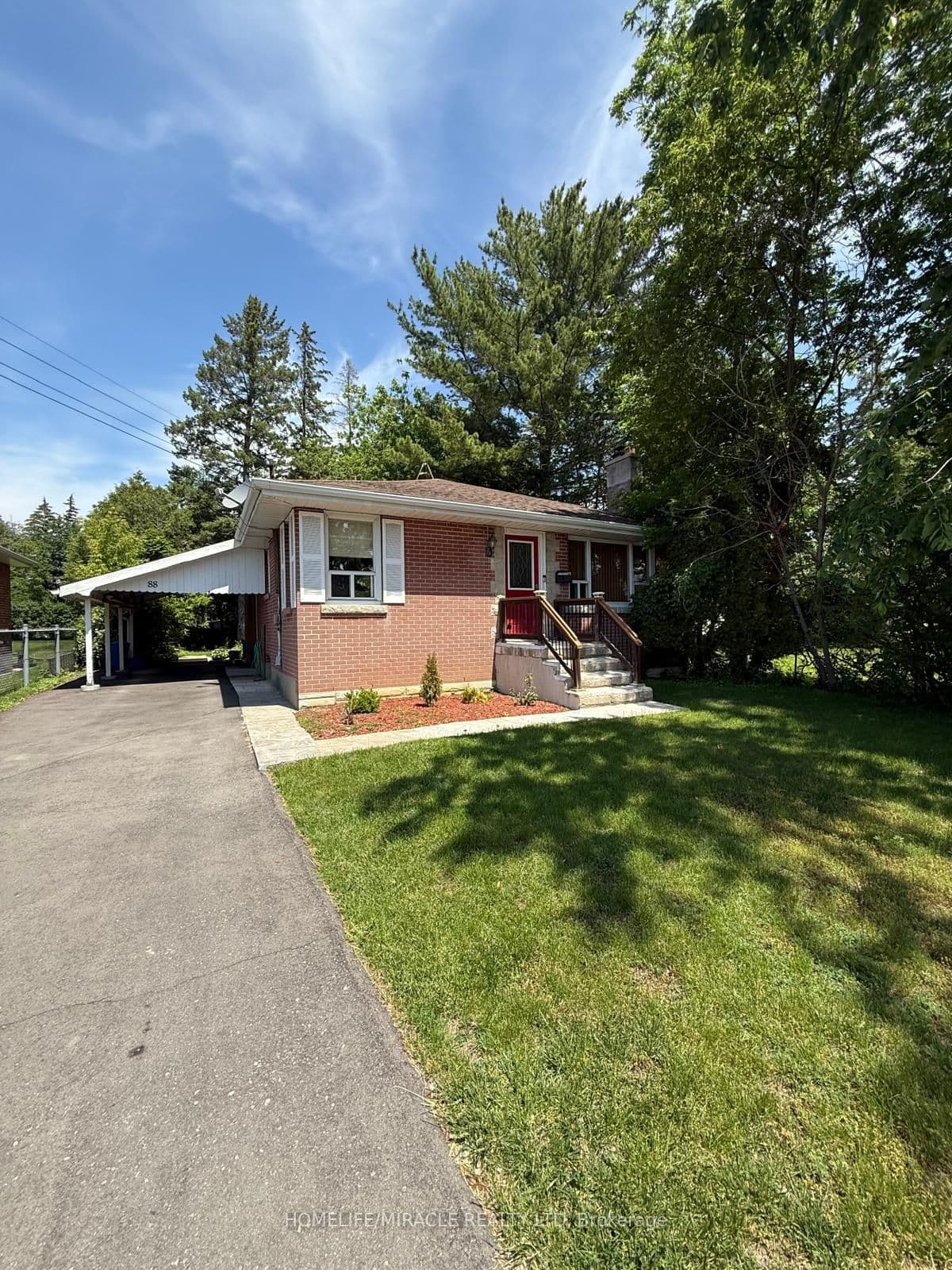 88 Crestview Avenue — photograph 2