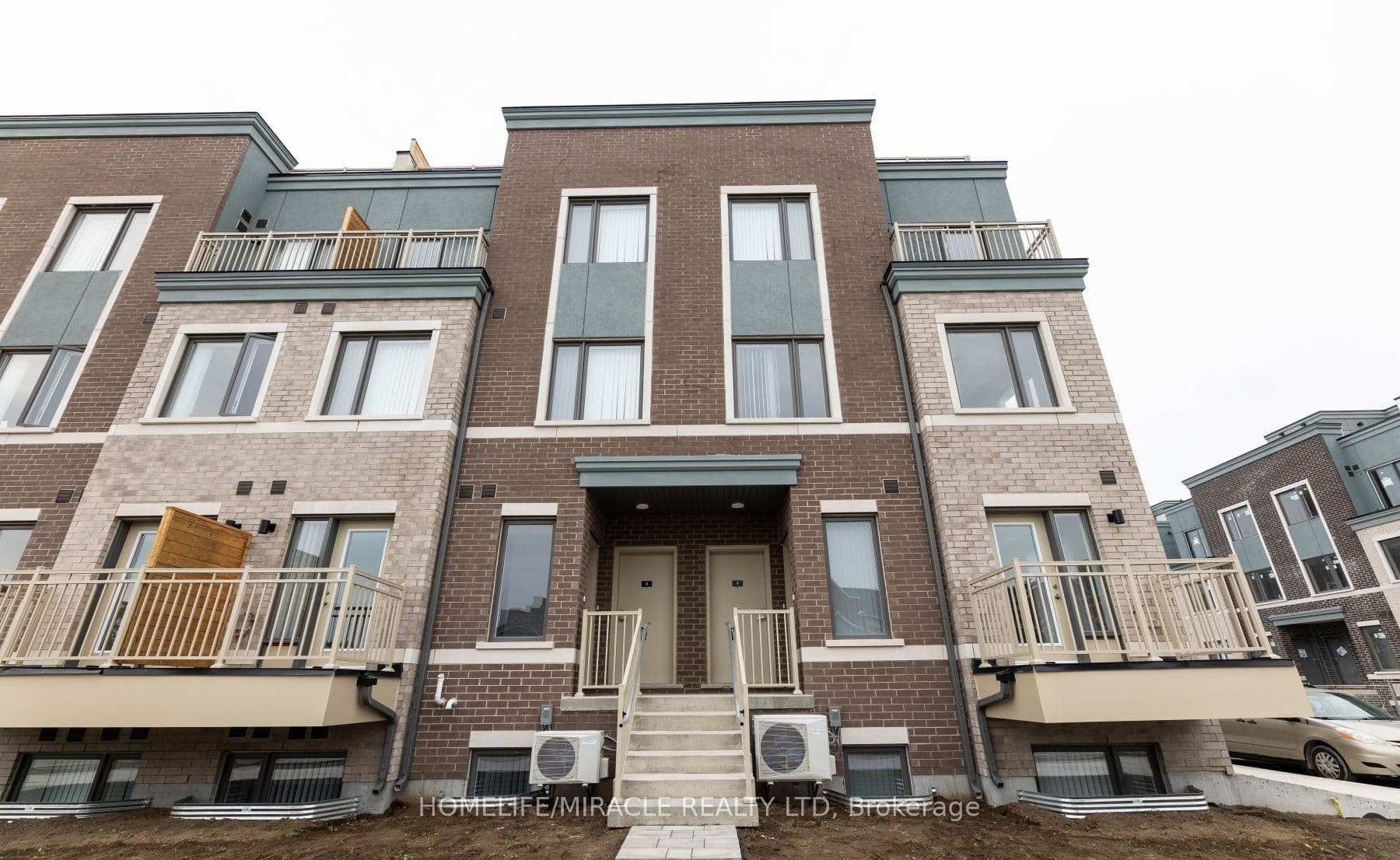 20 Lloyd Jane Lane #166 — photograph 2