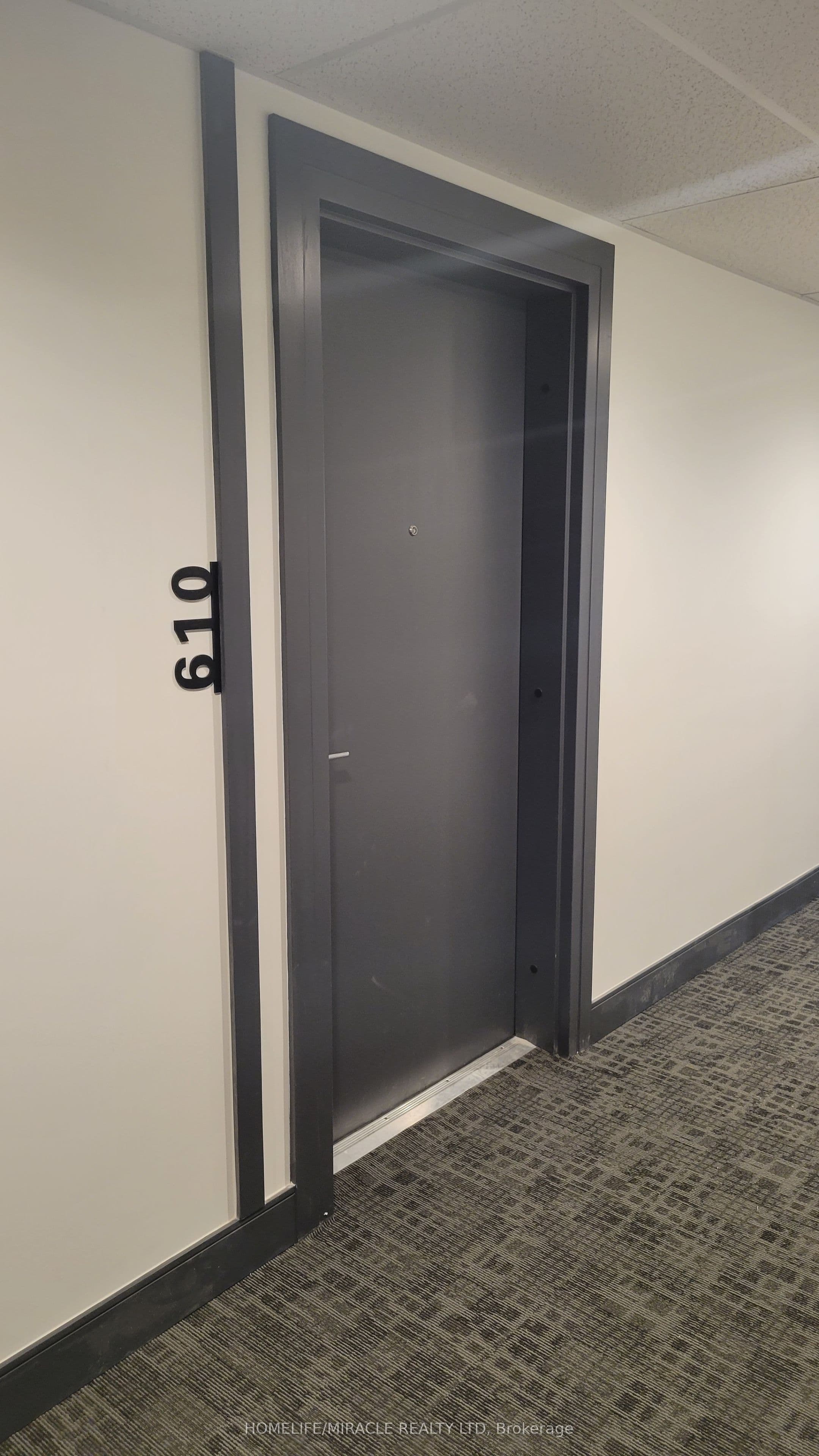 1 Wellington Street #610 — photograph 2